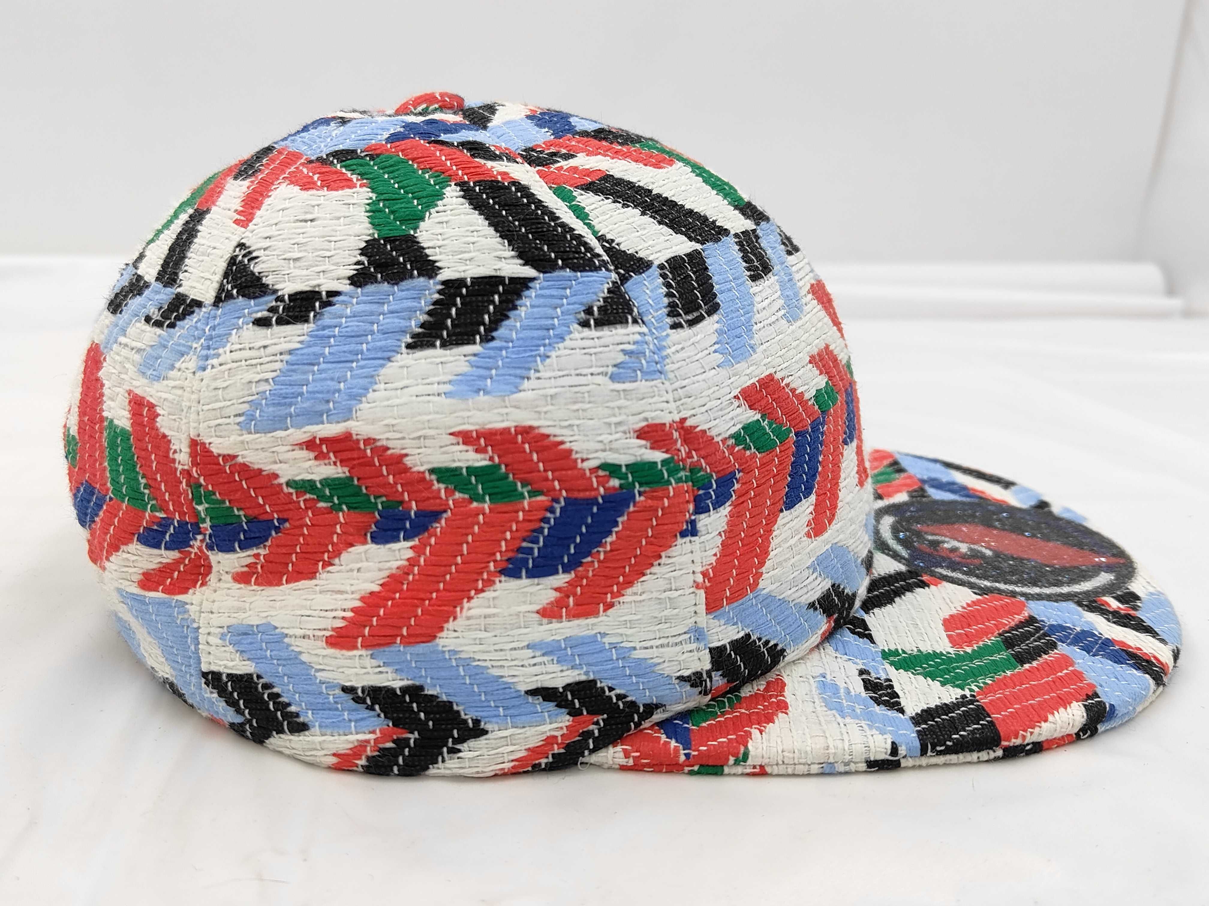 hat, size M, and other accessories. — view 3