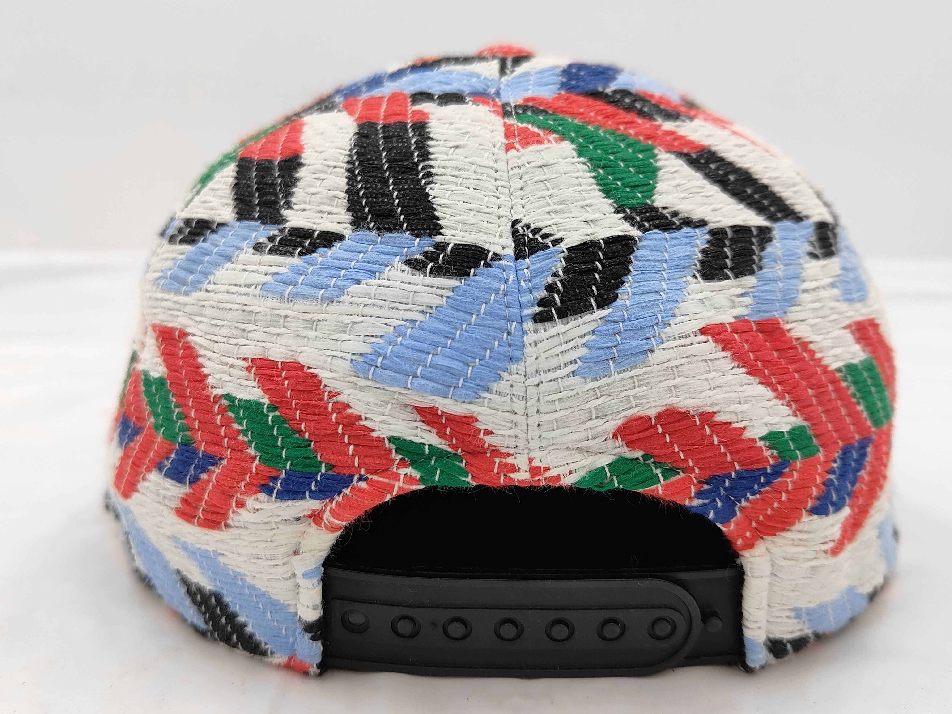 hat, size M, and other accessories. — view 4