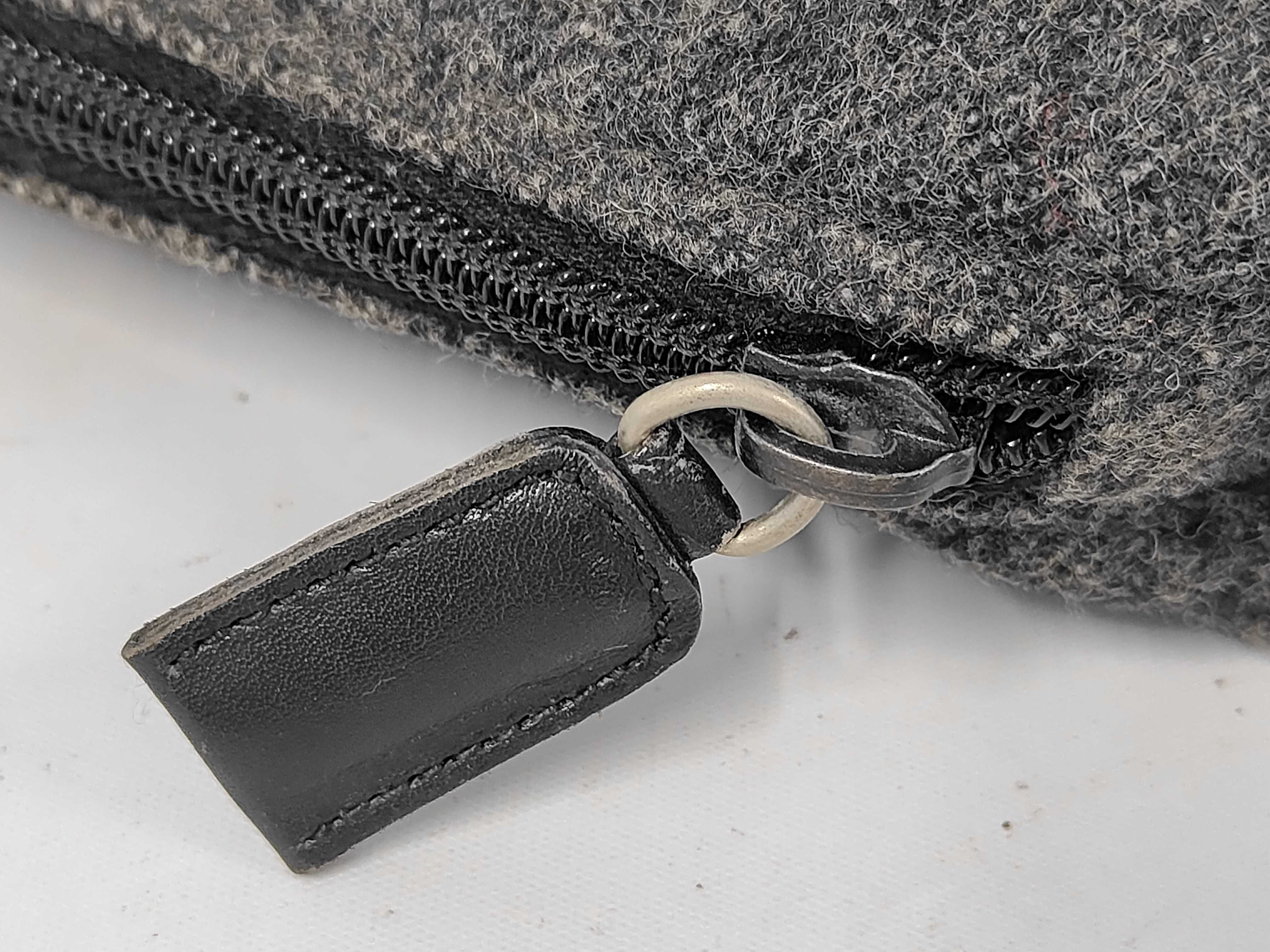 pouch — view 3