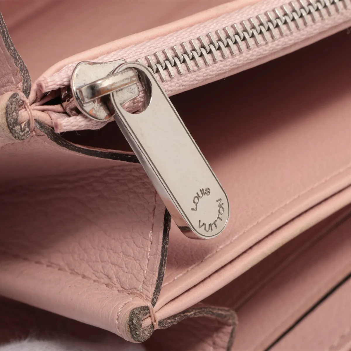 Mahina Zippy Wallet M61868 TN4195 Magnolia Round Zip Wallet — view 11