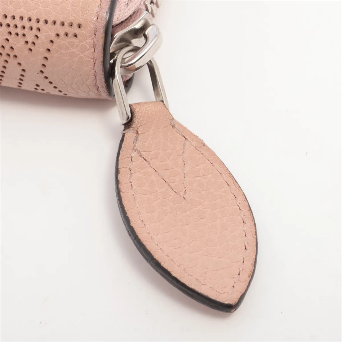 Mahina Zippy Wallet M61868 TN4195 Magnolia Round Zip Wallet — view 12