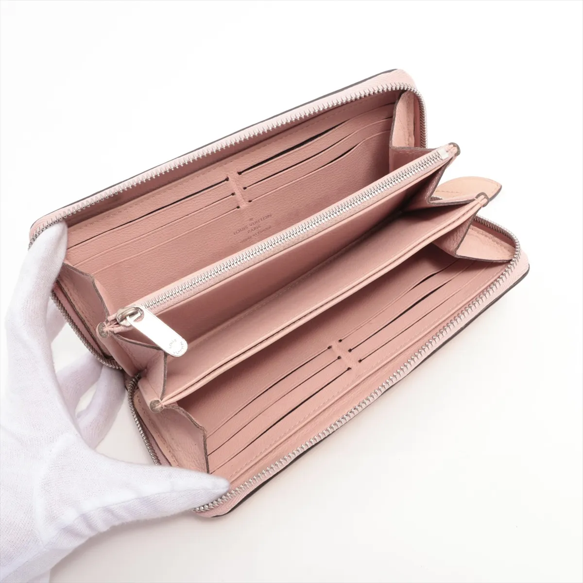 Mahina Zippy Wallet M61868 TN4195 Magnolia Round Zip Wallet — view 3