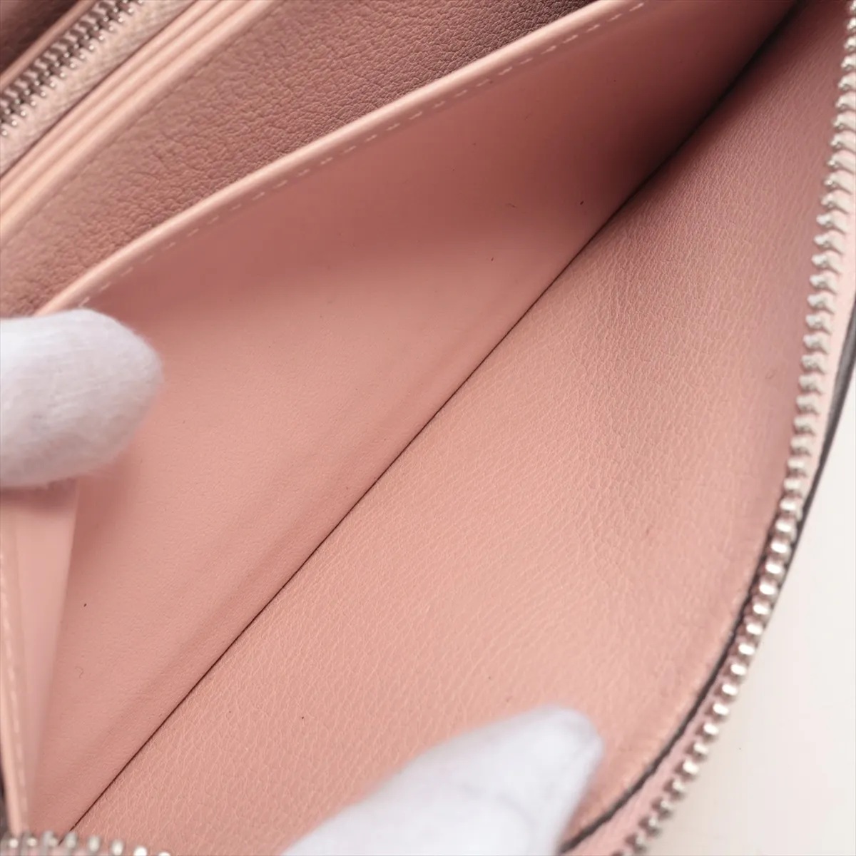Mahina Zippy Wallet M61868 TN4195 Magnolia Round Zip Wallet — view 8