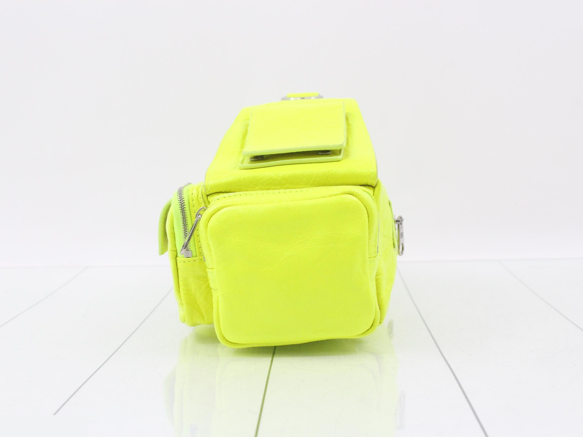 neon yellow superbusy — view 3