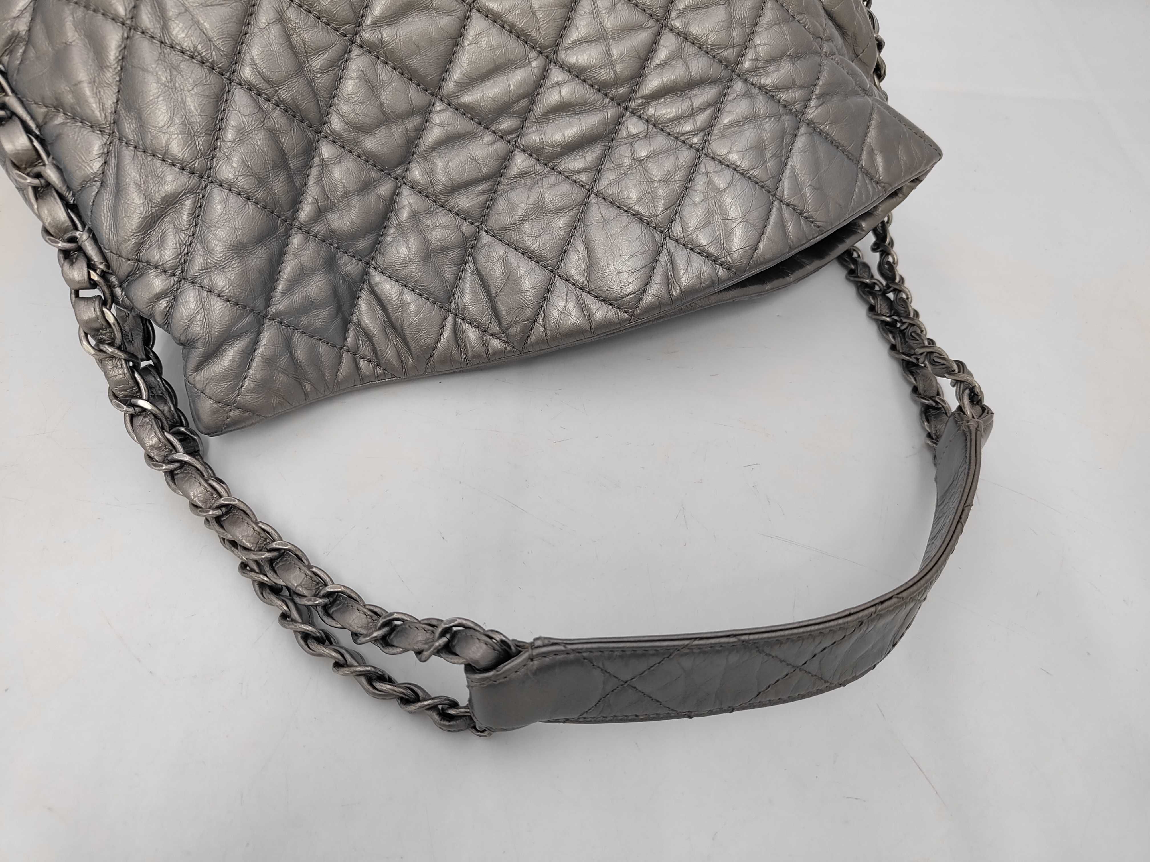 Matelassé Luxury Line Chain Hobo Vintage Leather Silver Hardware 14699614 Seal 36x35x12cm Shoulder Bag — view 3