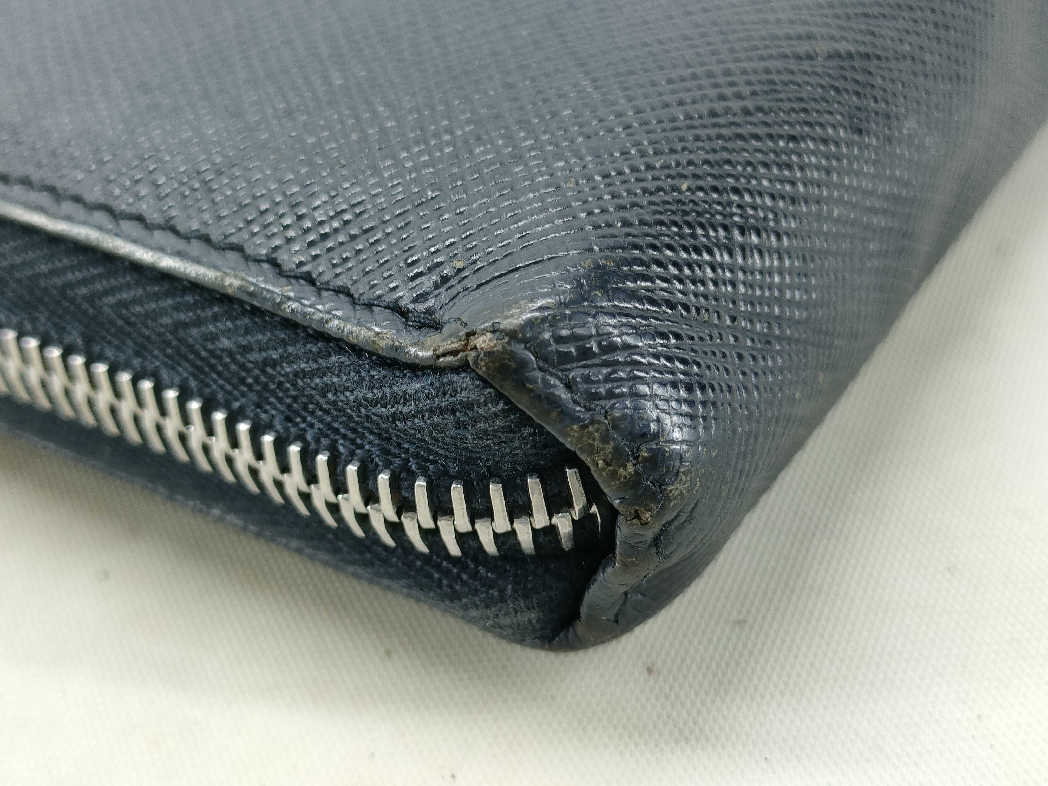 Saffiano Round Zip Wallet — view 3