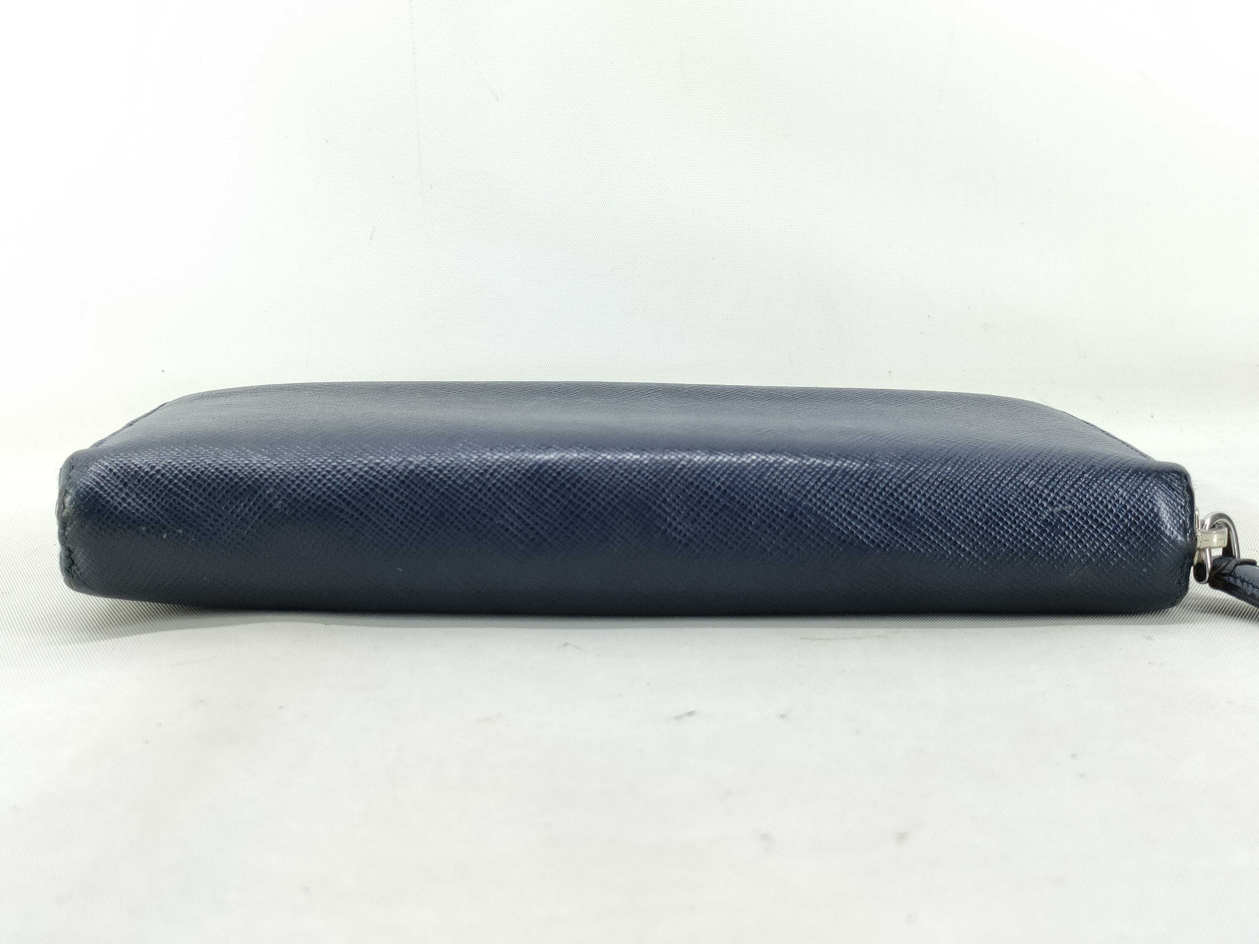 Saffiano Round Zip Wallet — view 4