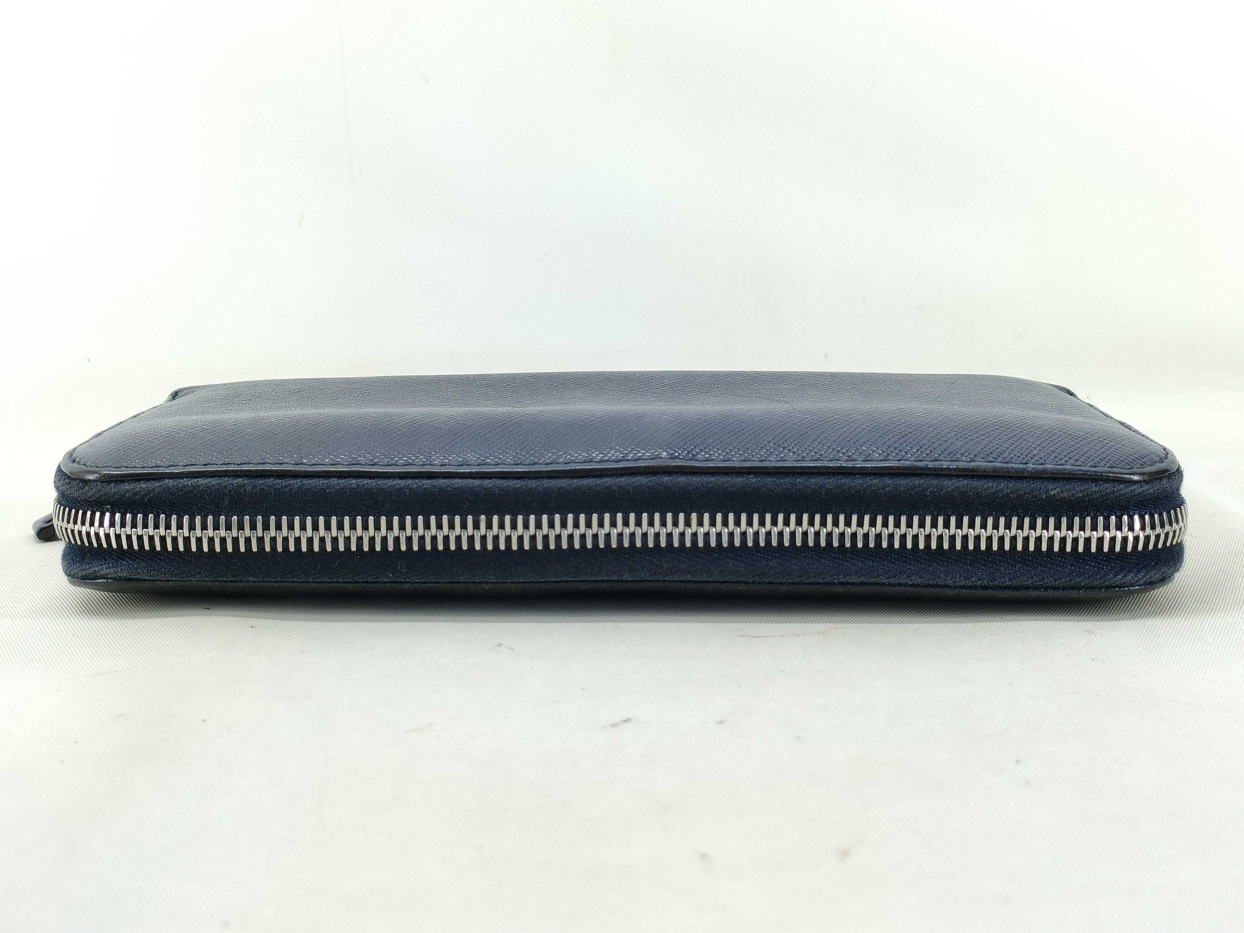 Saffiano Round Zip Wallet — view 6