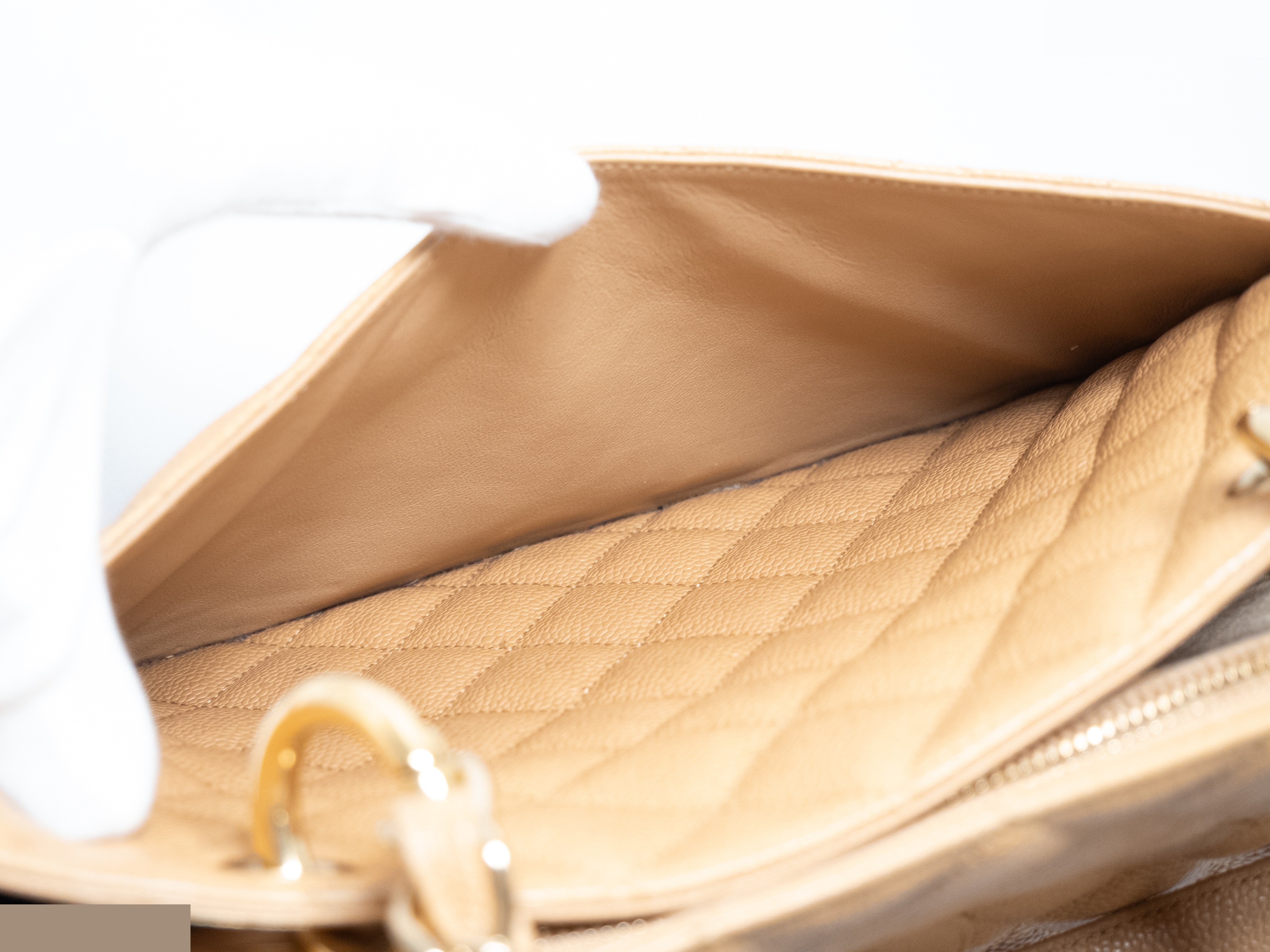 GST Caviar Skin Chain Tote Bag (Seal) — view 12