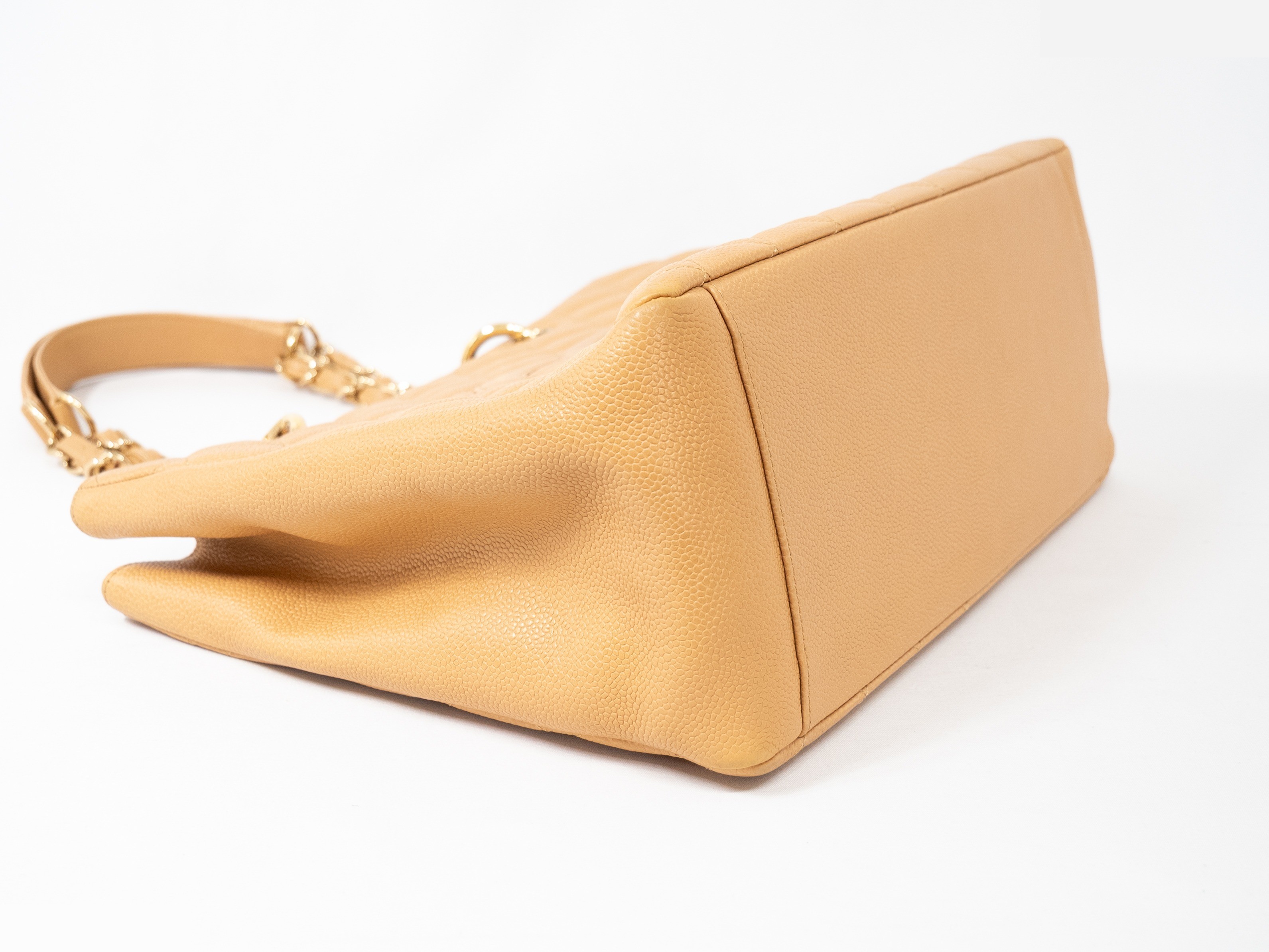 GST Caviar Skin Chain Tote Bag (Seal) — view 3