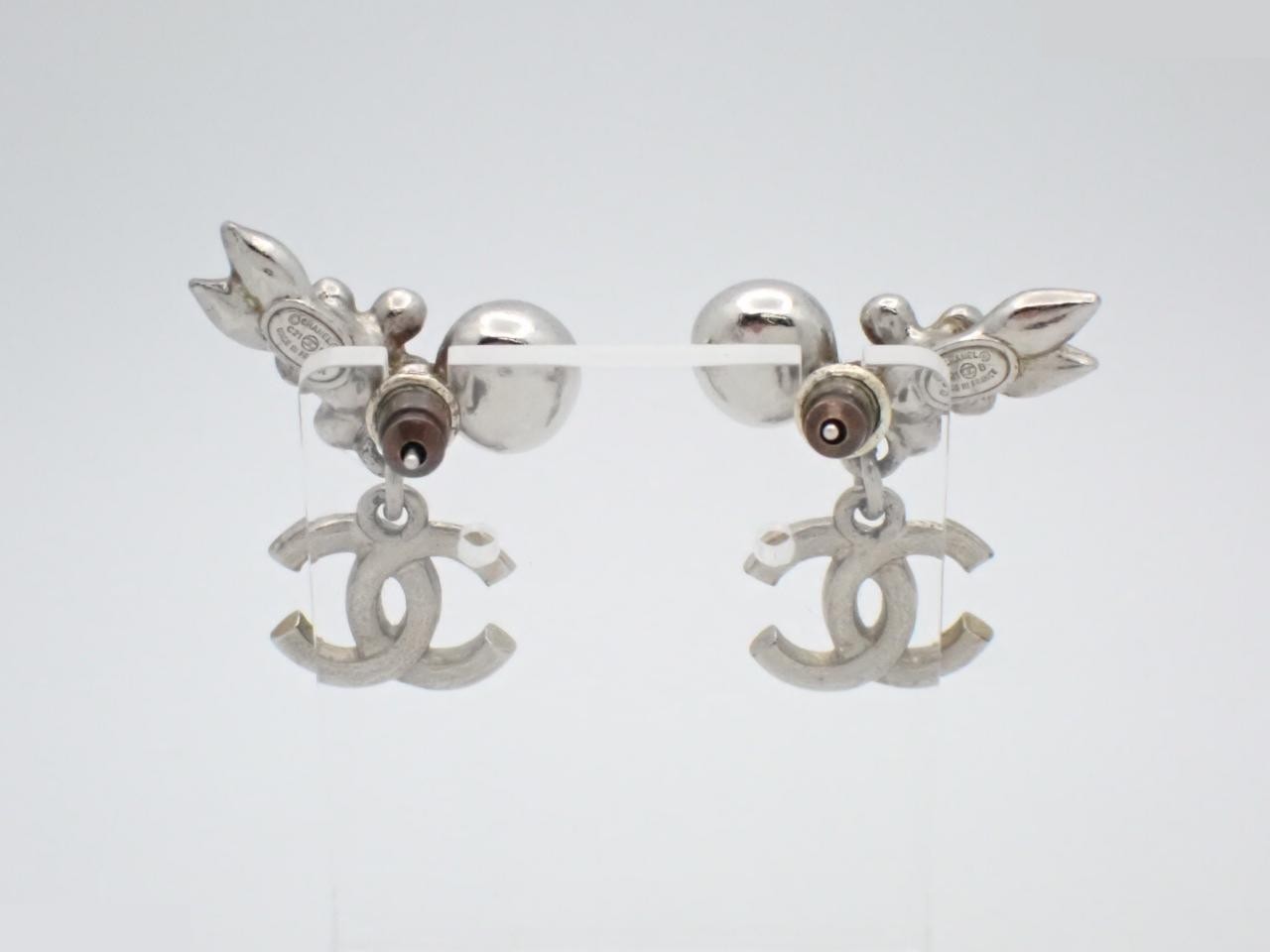 Pearl Comma Mark Earrings C21B — view 2