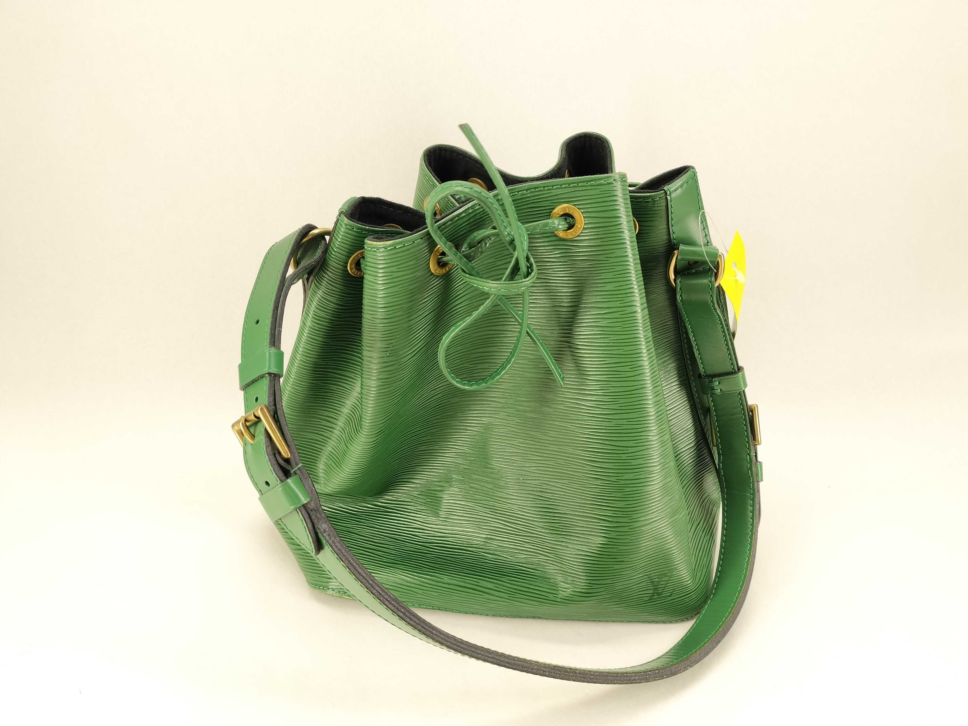 Epi Petit Noé Shoulder Bag
