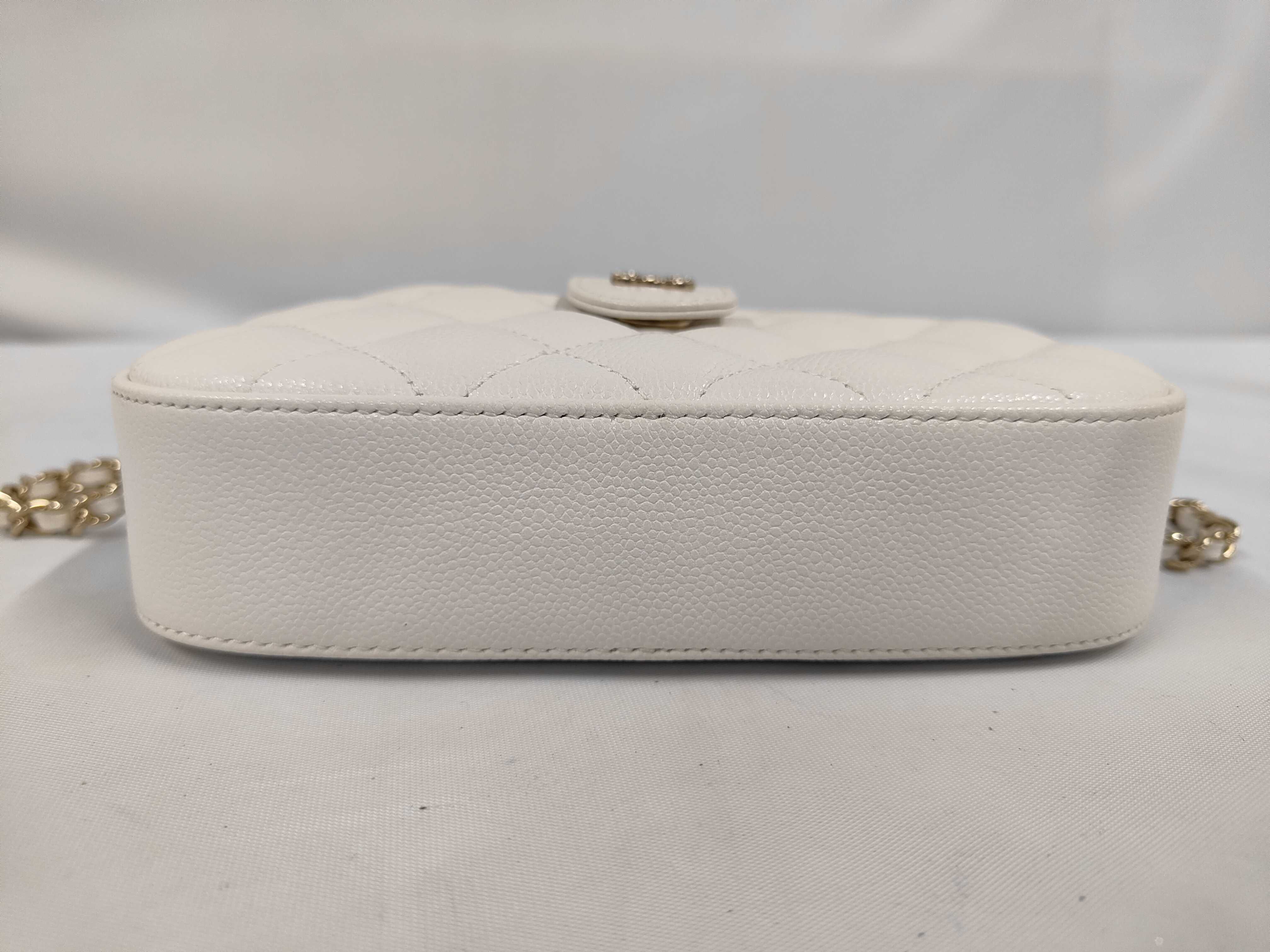 Matelassé Caviar Skin Chain Shoulder Bag — view 3