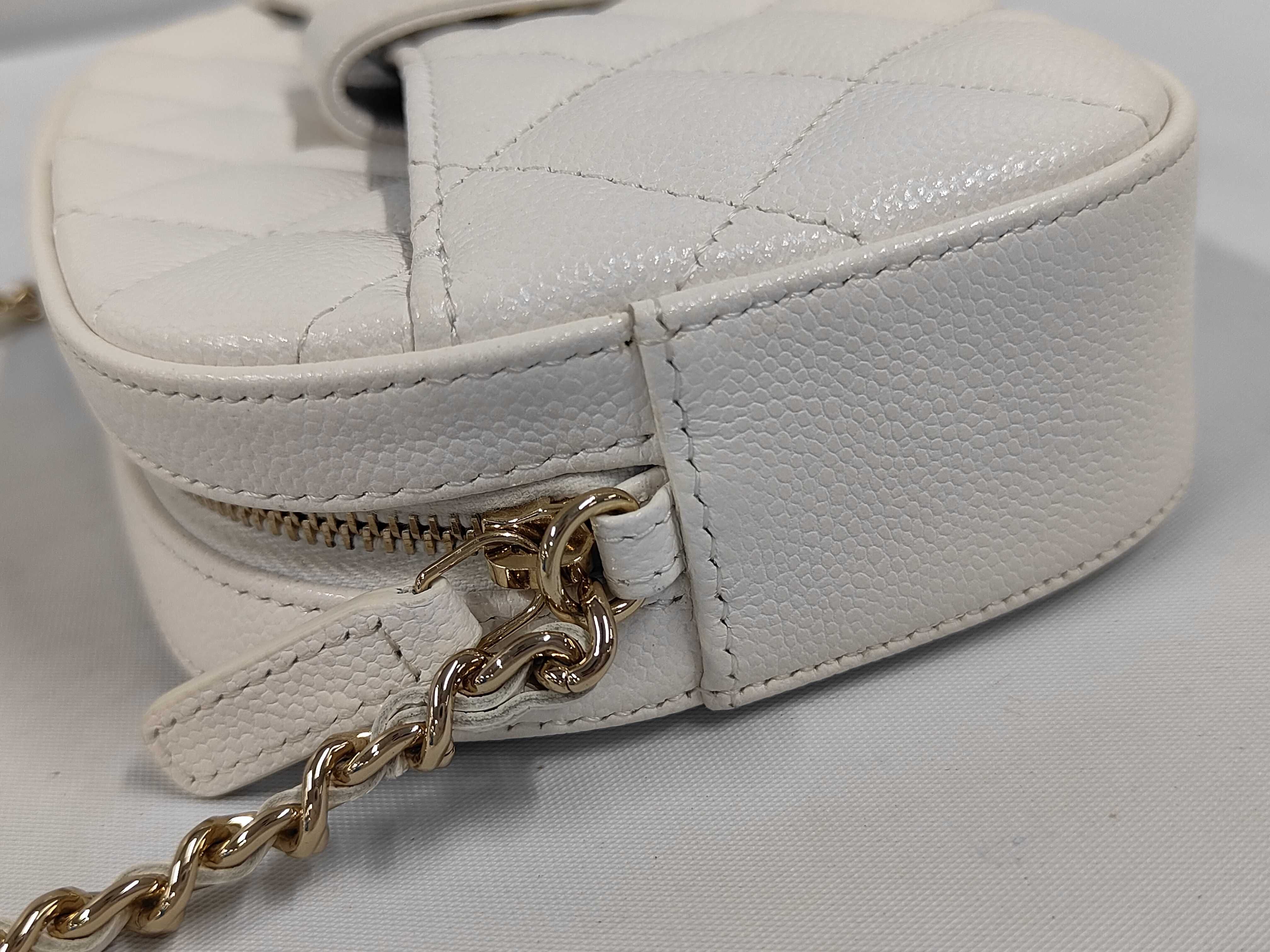 Matelassé Caviar Skin Chain Shoulder Bag — view 6