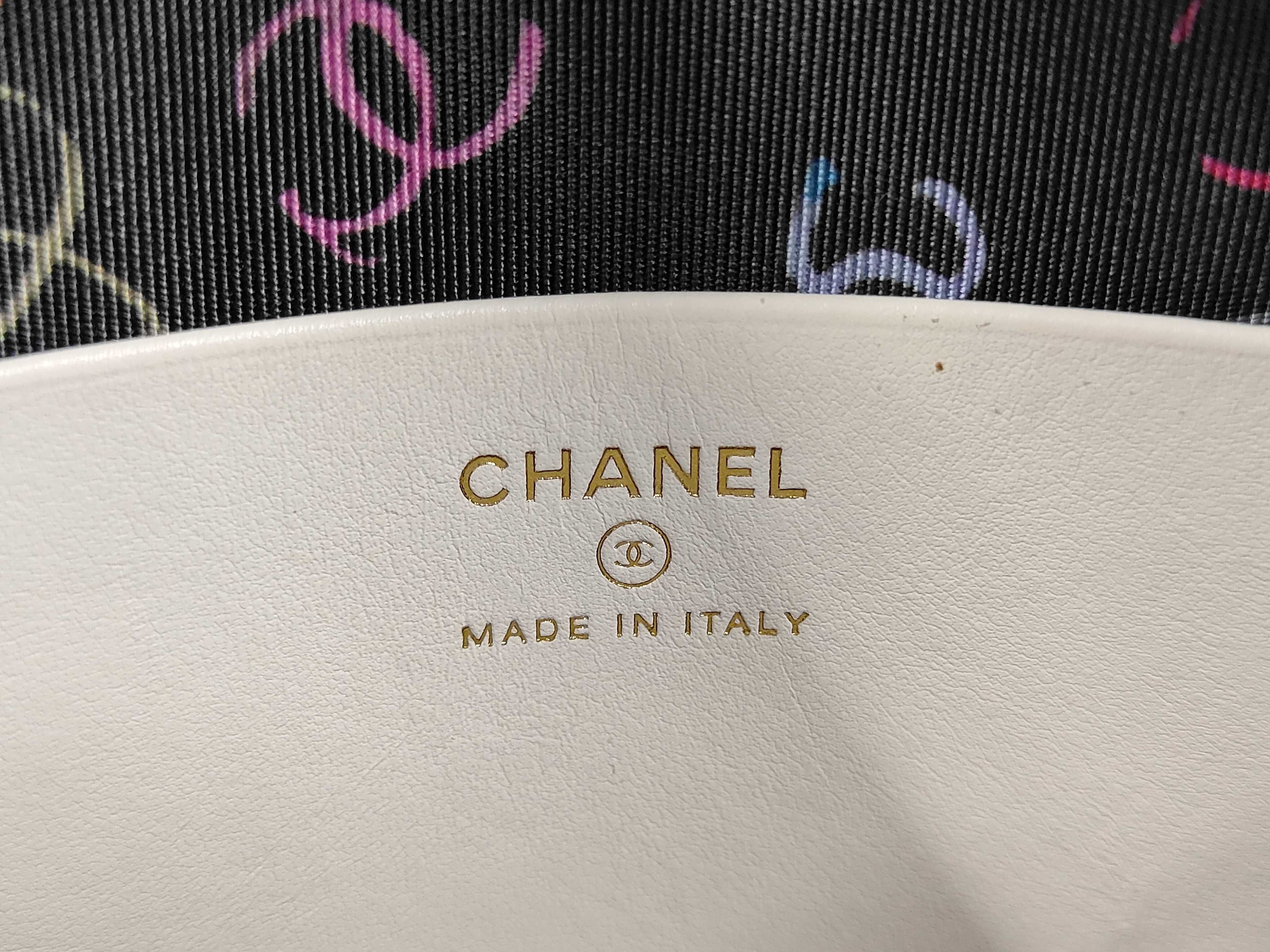 Matelassé Caviar Skin Chain Shoulder Bag — view 8