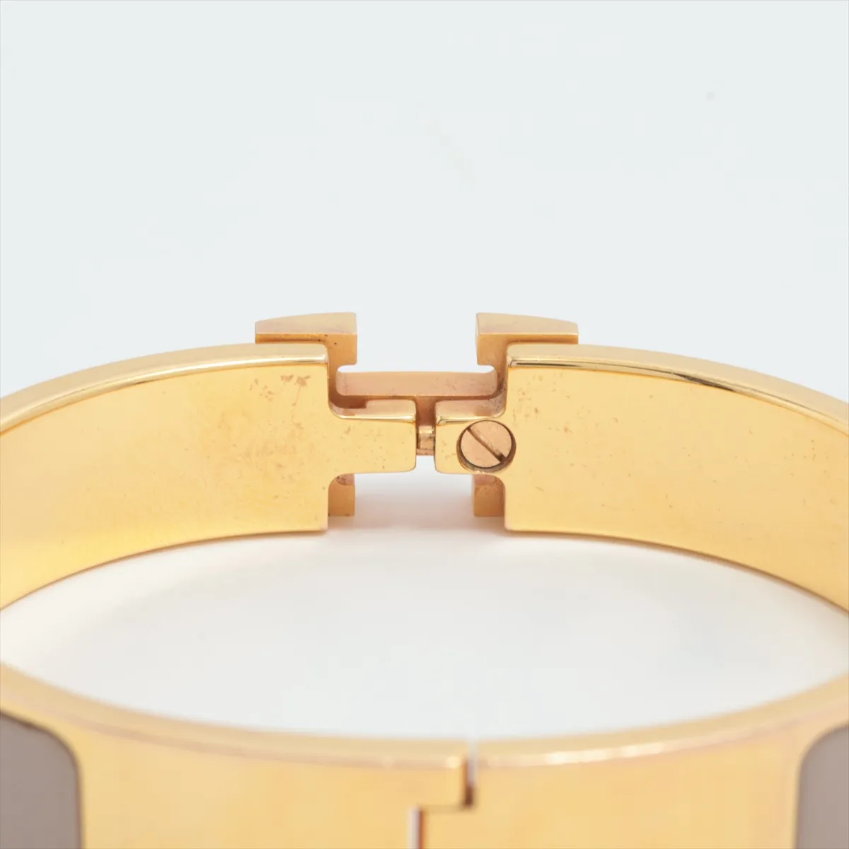 Clic Clac H Bangle Bracelet GP x Enamel Greige x Gold — view 4