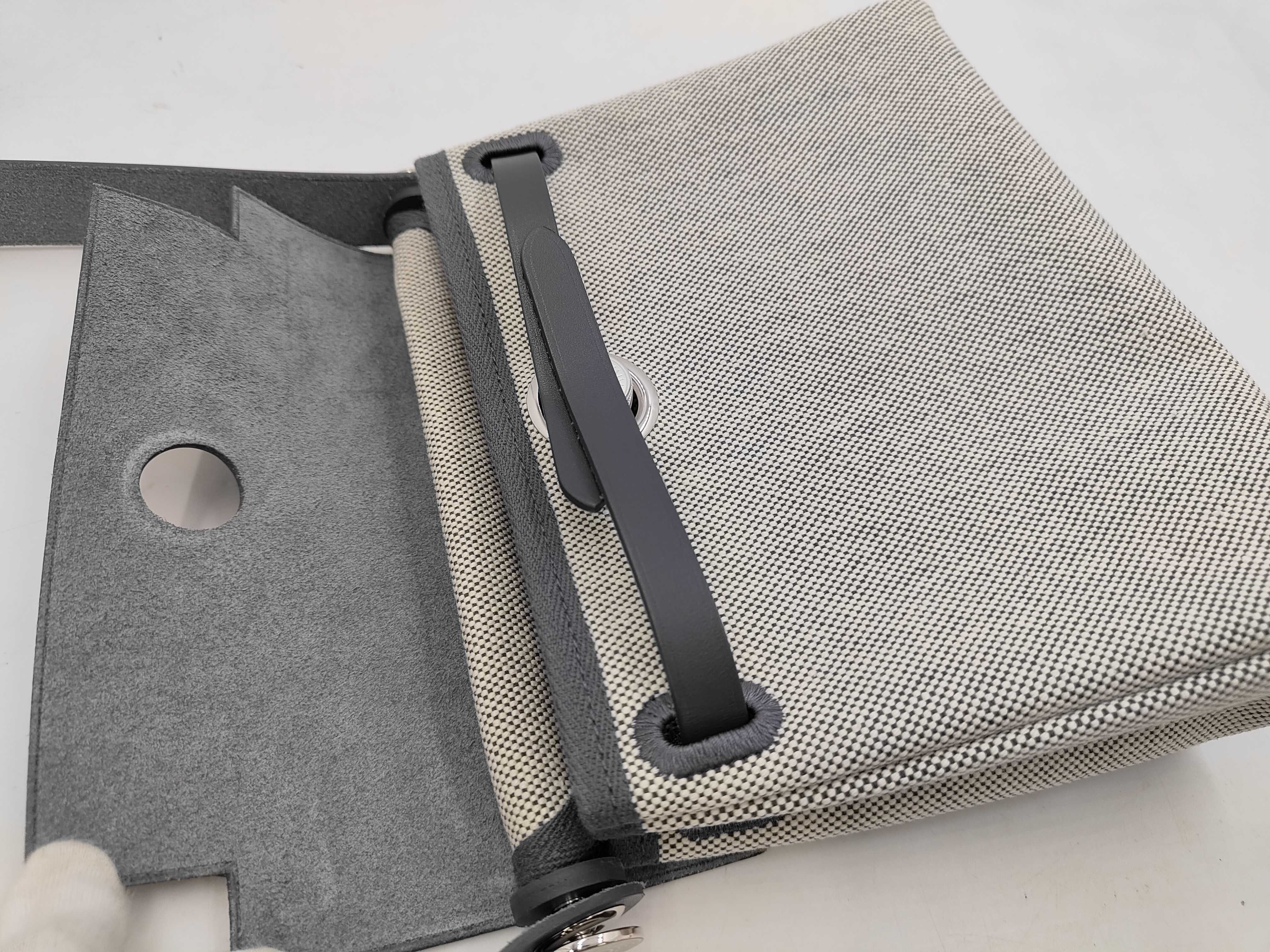 Herbag Zip 20 Ecru x Ardoise Silver Hardware [Stamped] G Shoulder Bag — view 8