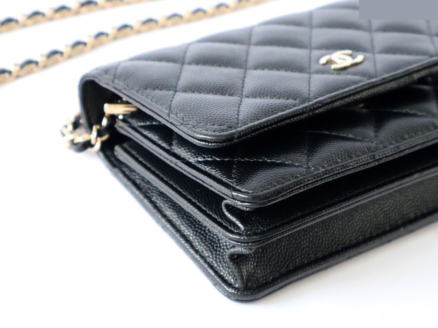 Caviar leather matelassé chain wallet shoulder bag, black — view 3