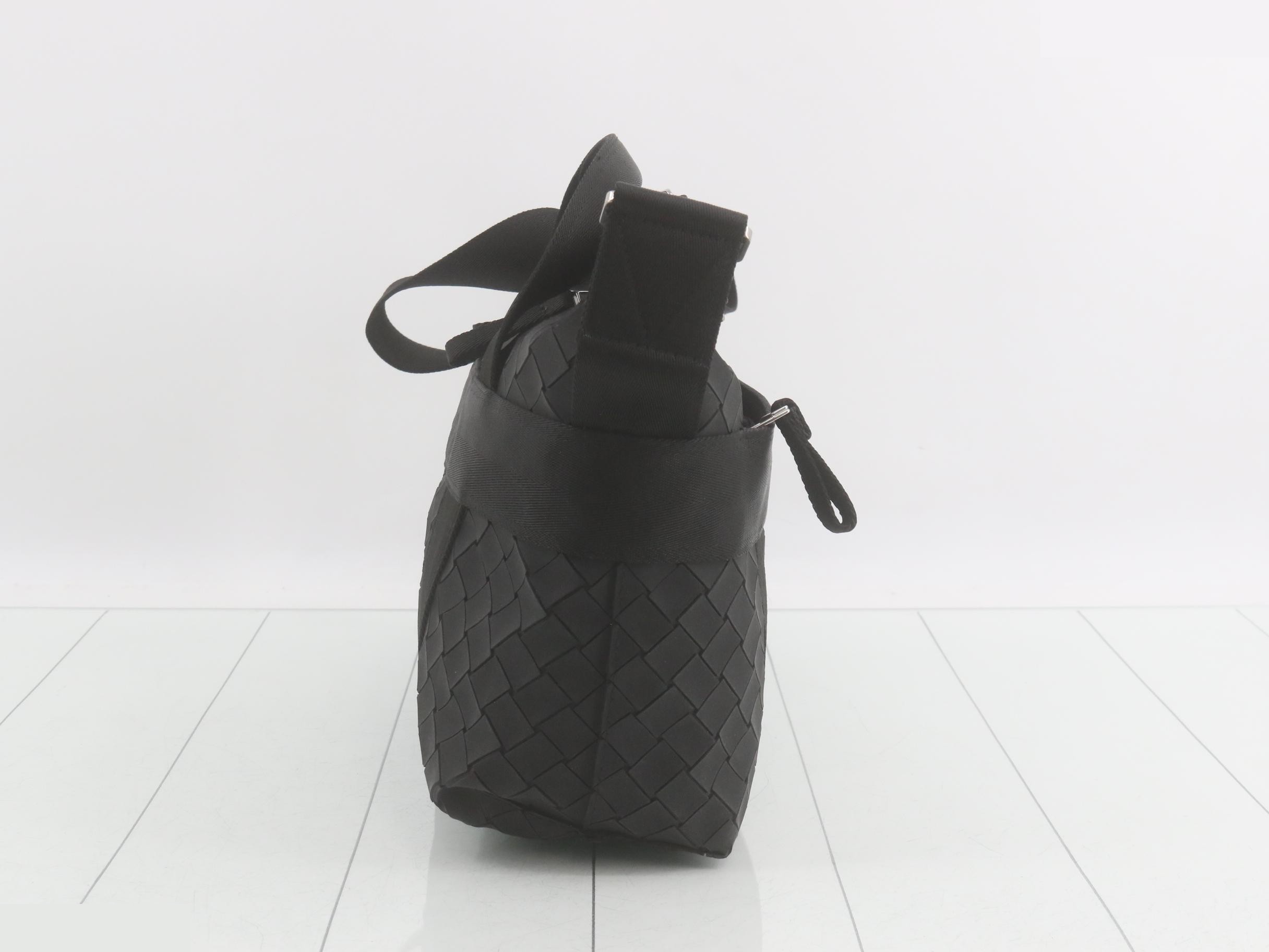 Maxi Intrecciato 2-Way Tote Bag, Rubber/Leather, Black — view 3