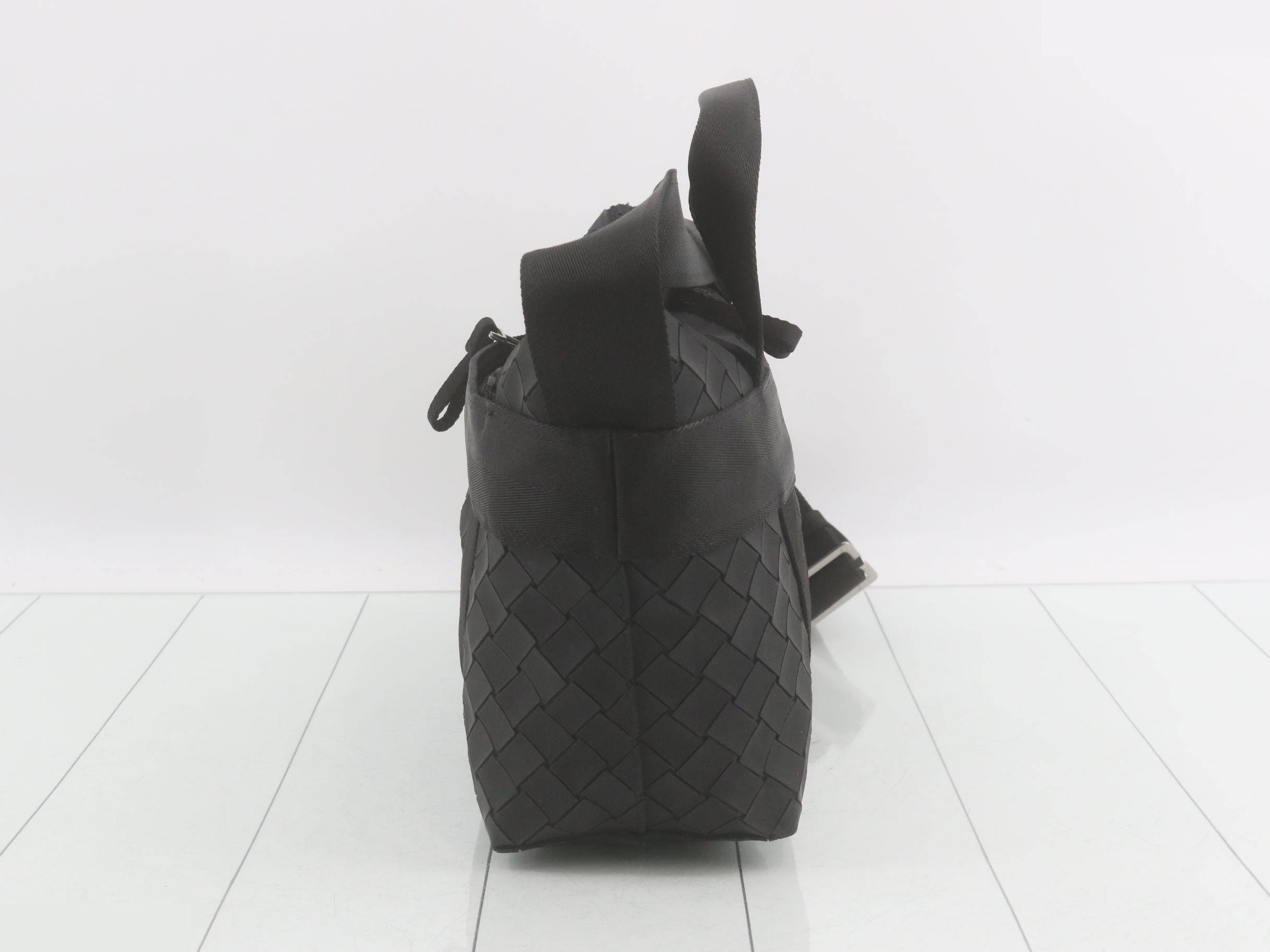 Maxi Intrecciato 2-Way Tote Bag, Rubber/Leather, Black — view 4