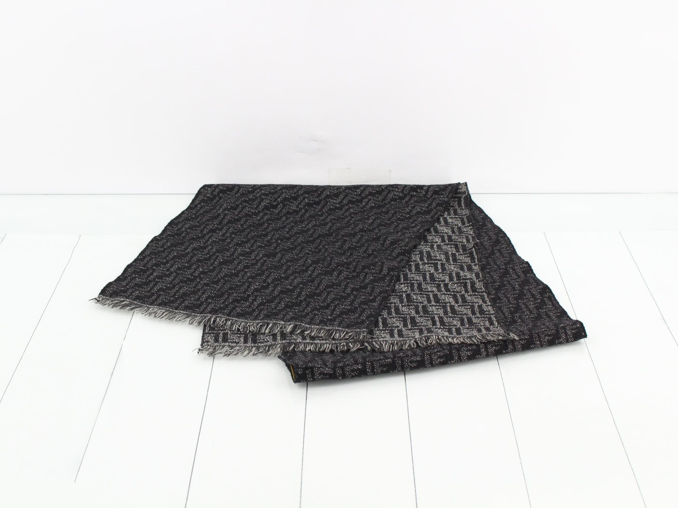 Other lines: Small items, accessories, and scarves — view 2