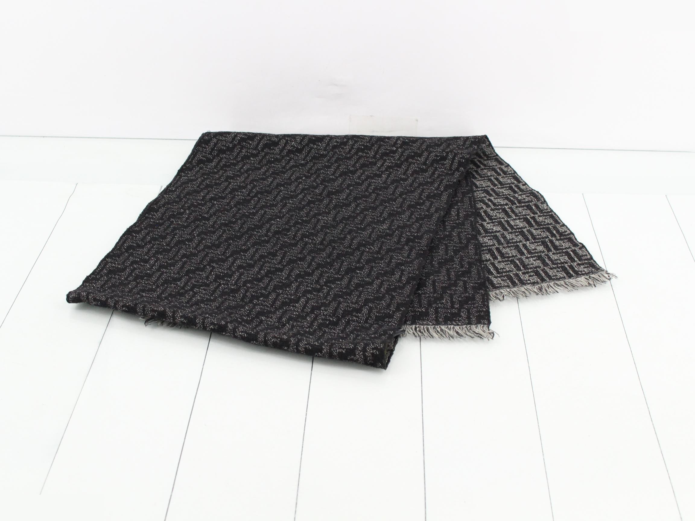 Other lines: Small items, accessories, and scarves — view 3