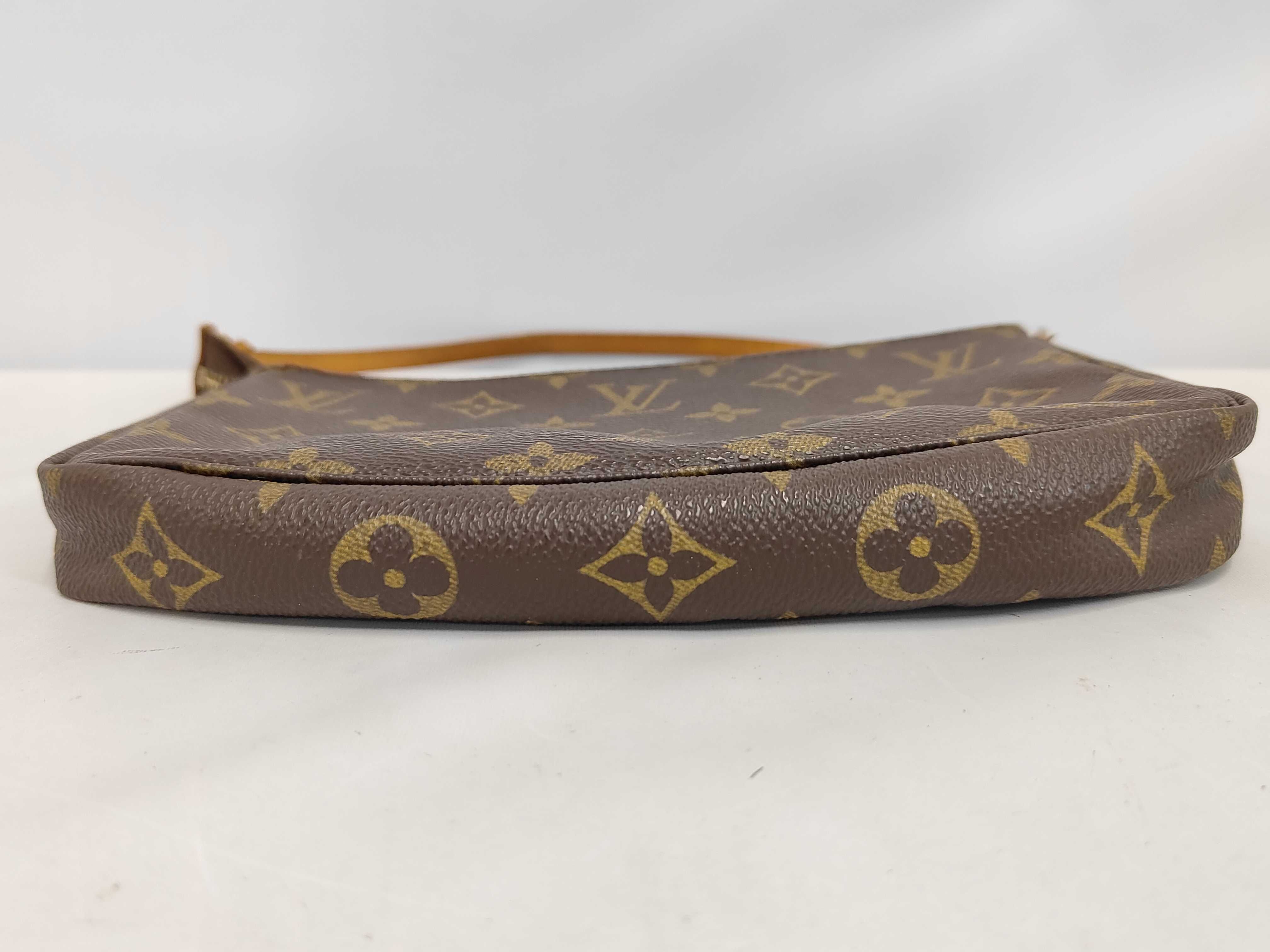 Monogram Accessoires VI0033 Pouch — view 3