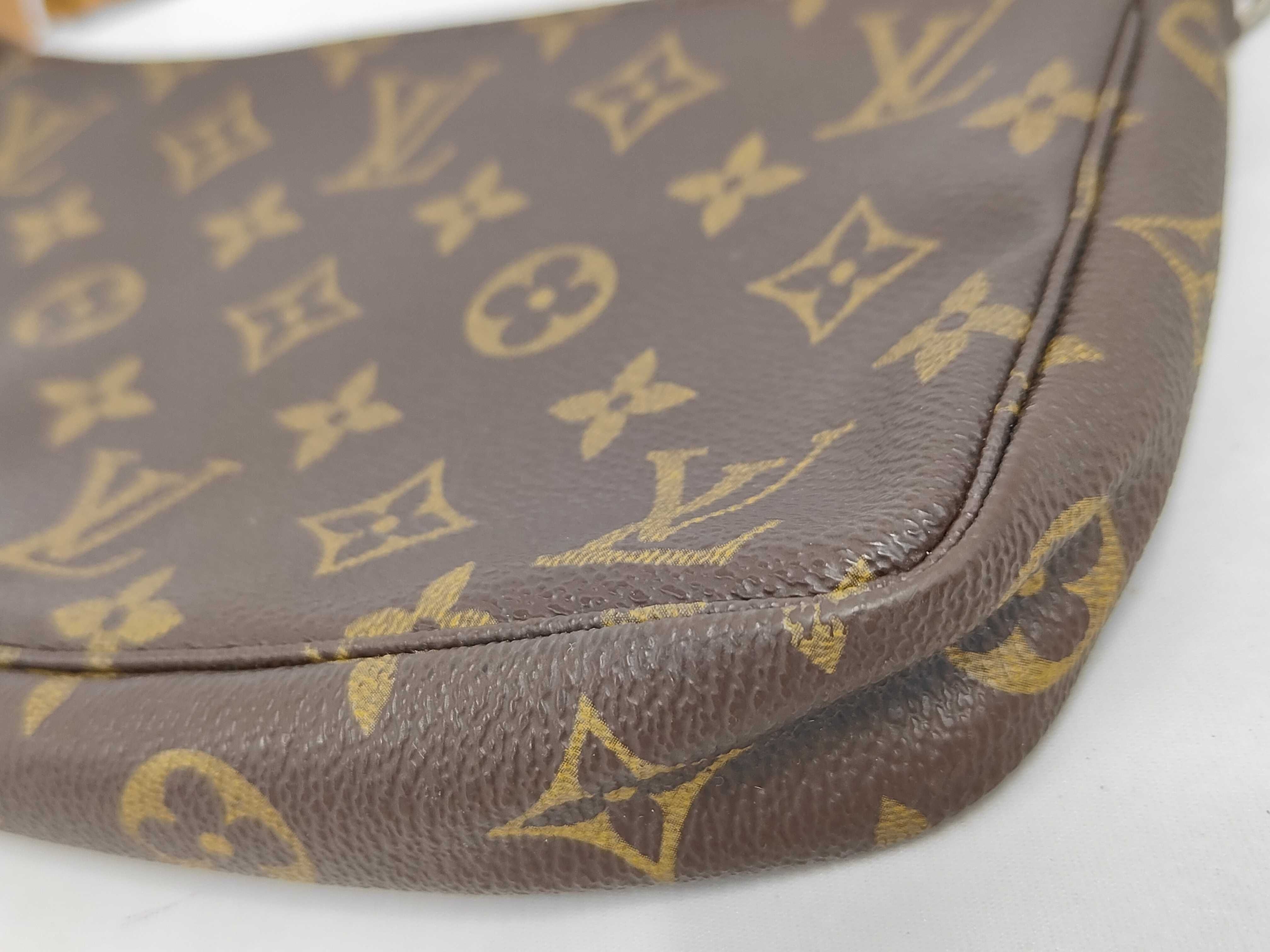 Monogram Accessoires VI0033 Pouch — view 4
