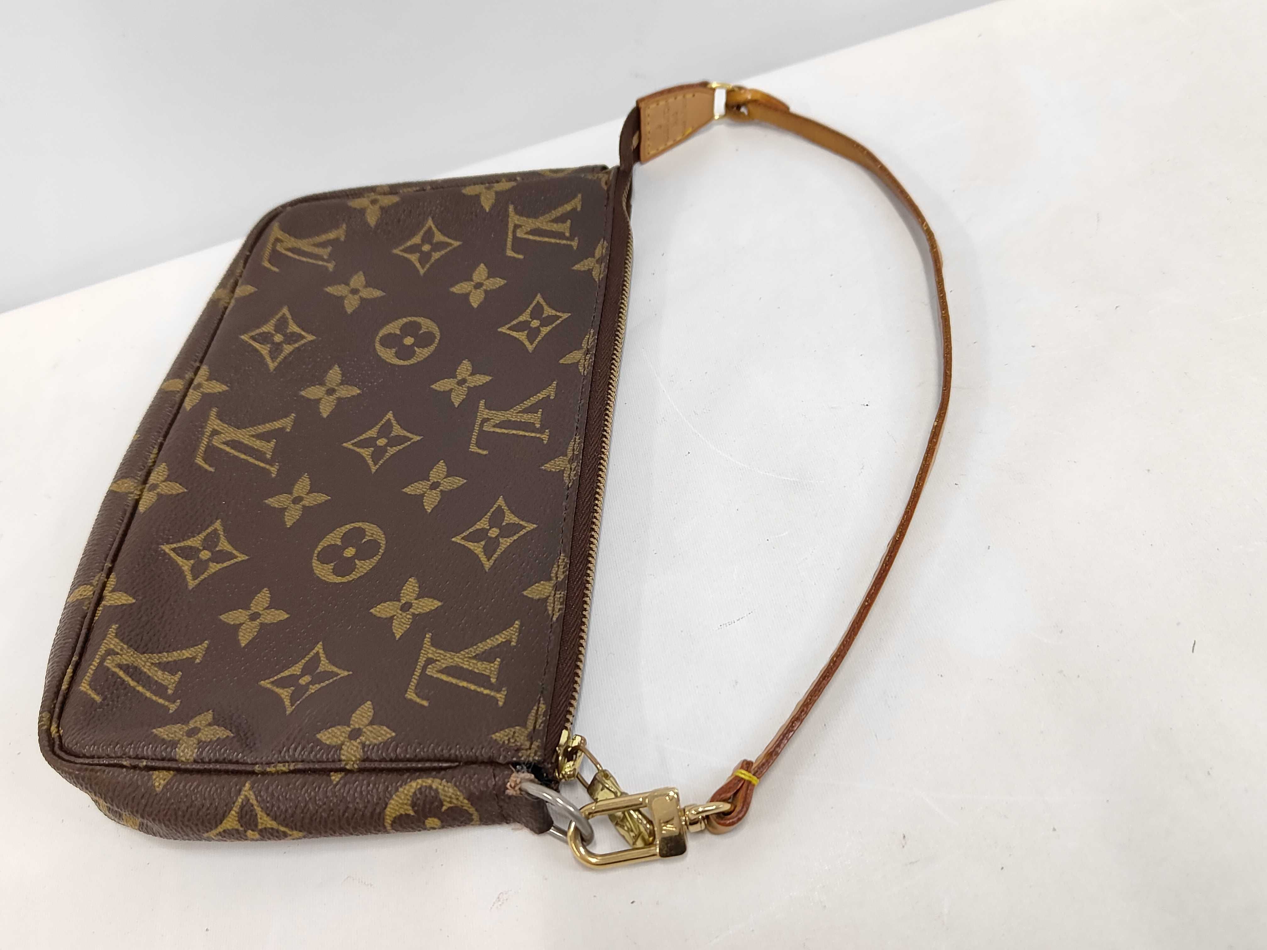 Monogram Accessoires VI0033 Pouch — view 5