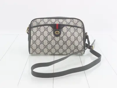 GG Supreme Shoulder Bag