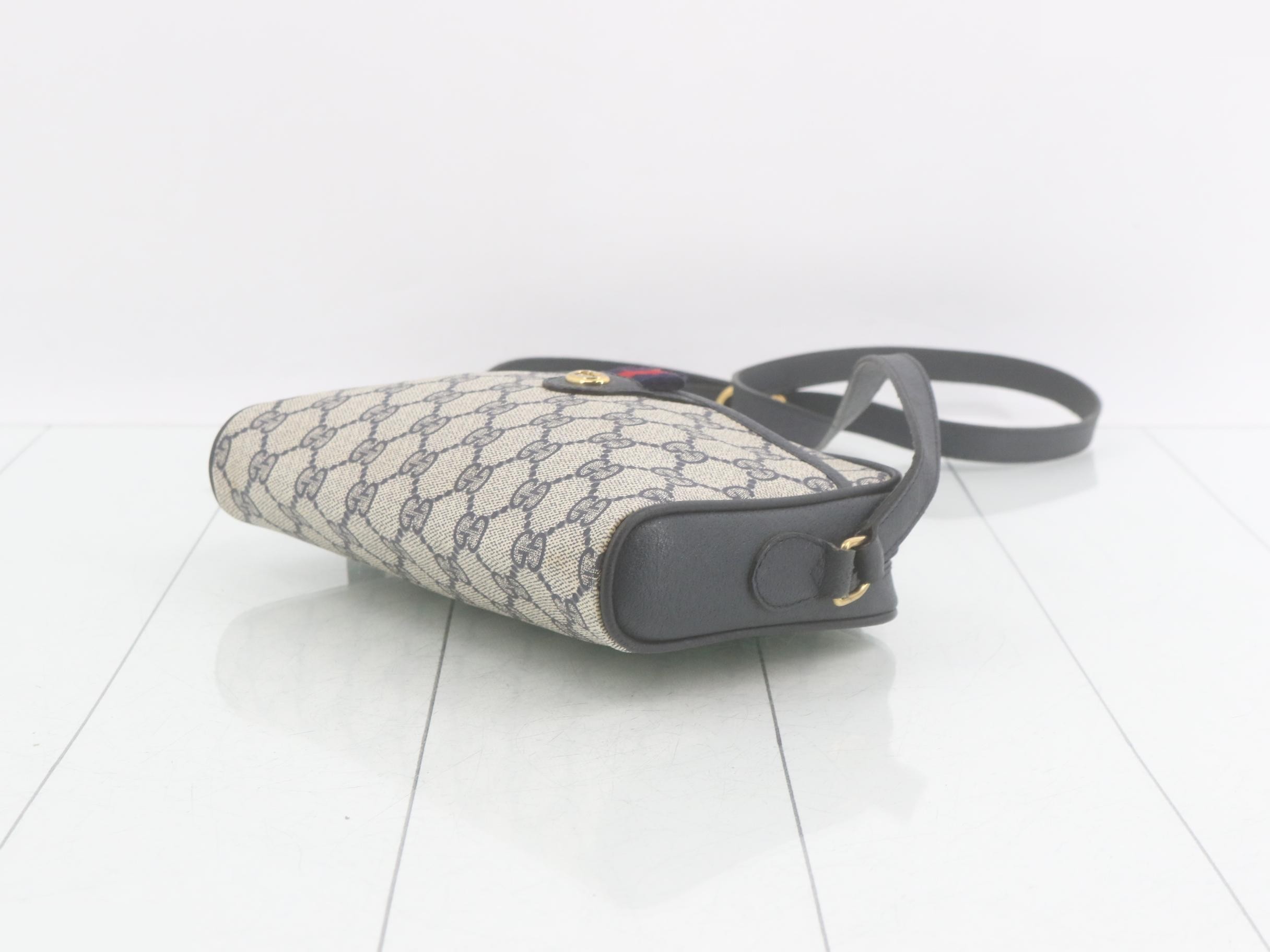 GG Supreme Shoulder Bag — view 6