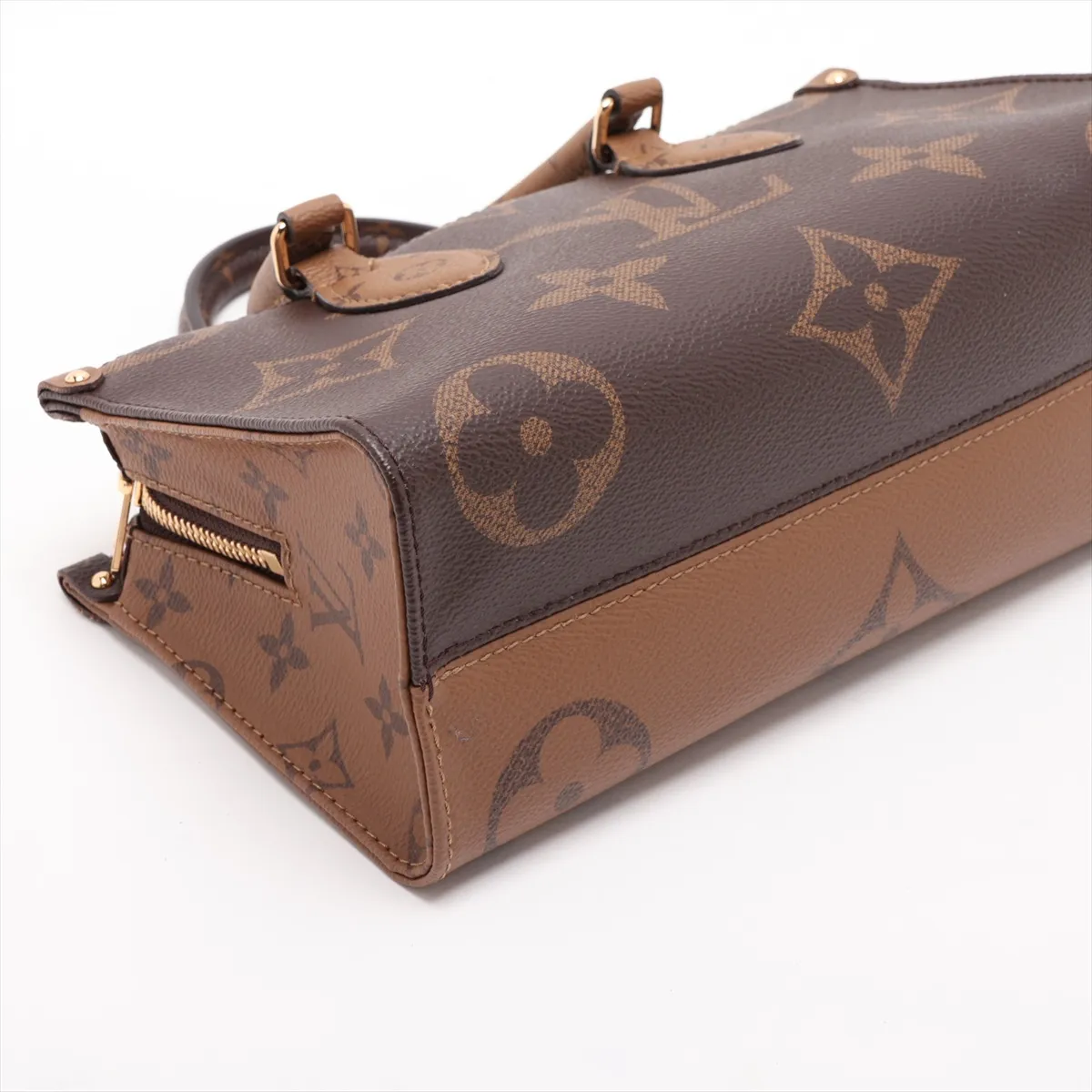 Giant Monogram Reverse OnTheGo EW M46653 Brown (RFID detected) — view 4