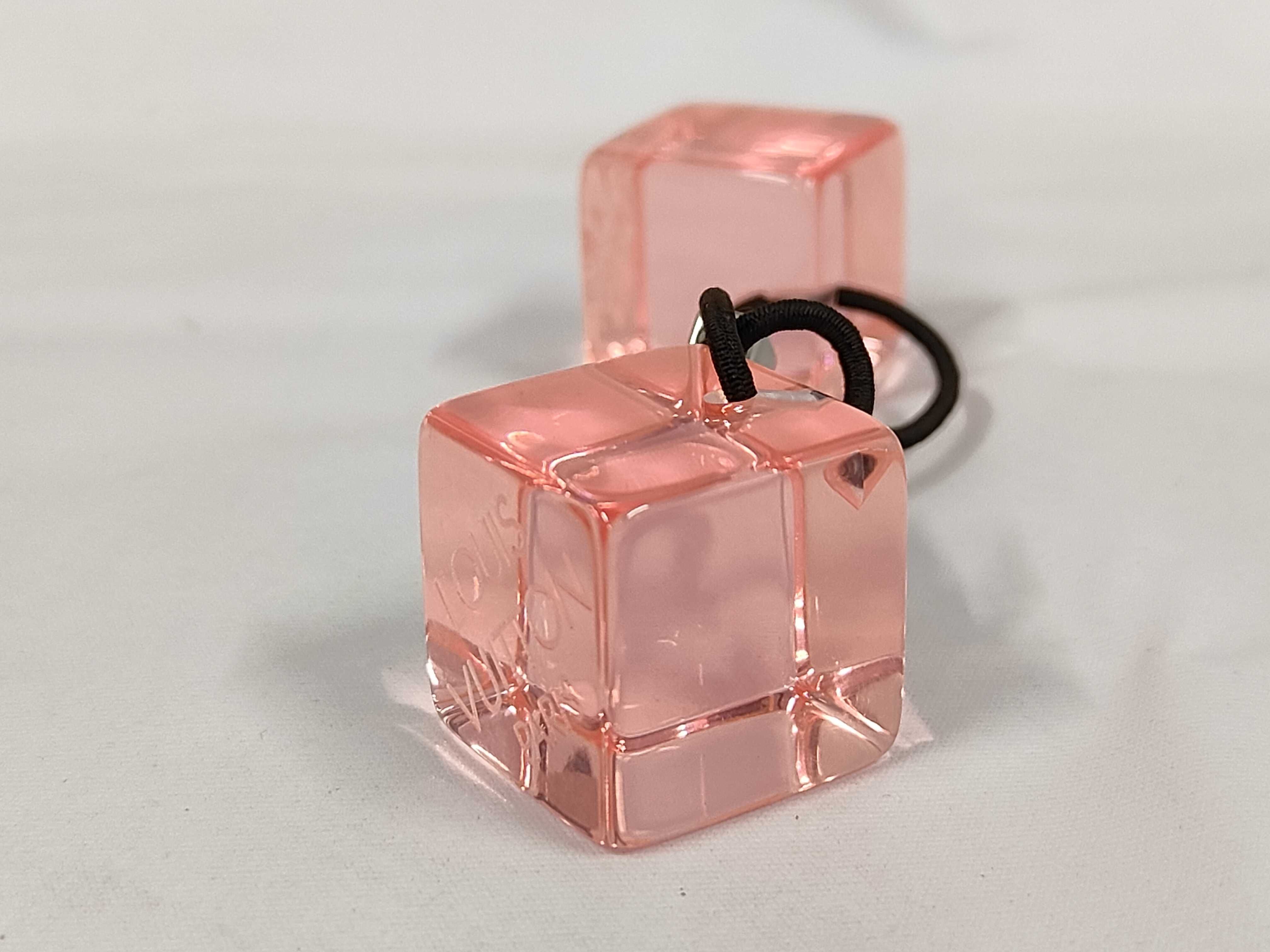 Model number unknown / Serial number unknown / Hair cube hair accessory — view 2