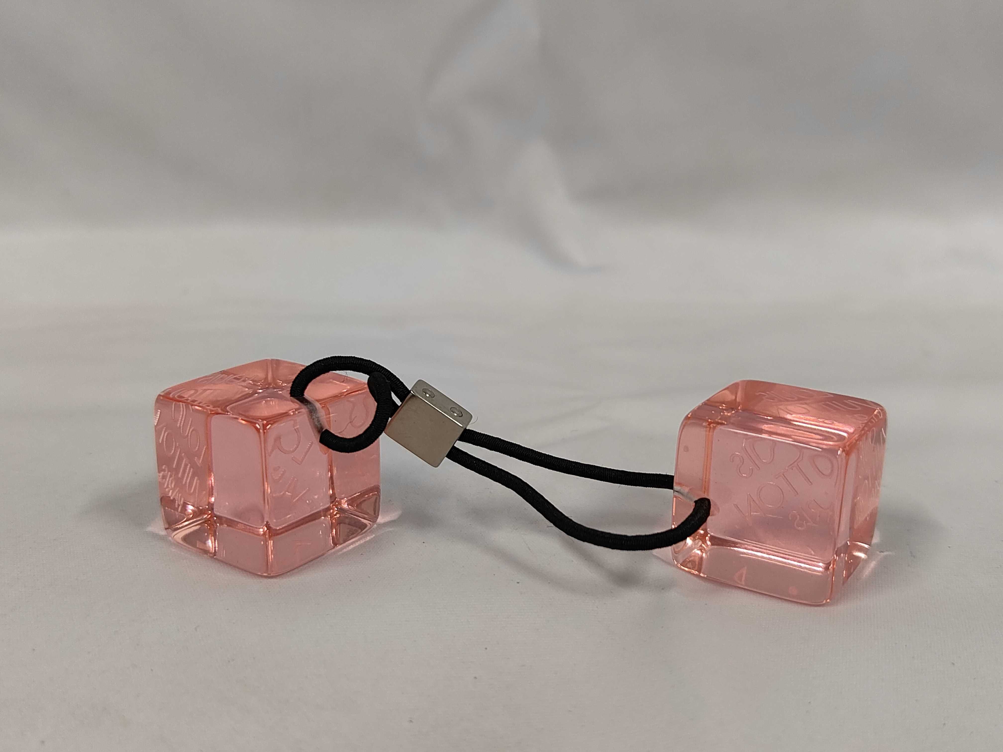 Model number unknown / Serial number unknown / Hair cube hair accessory — view 3