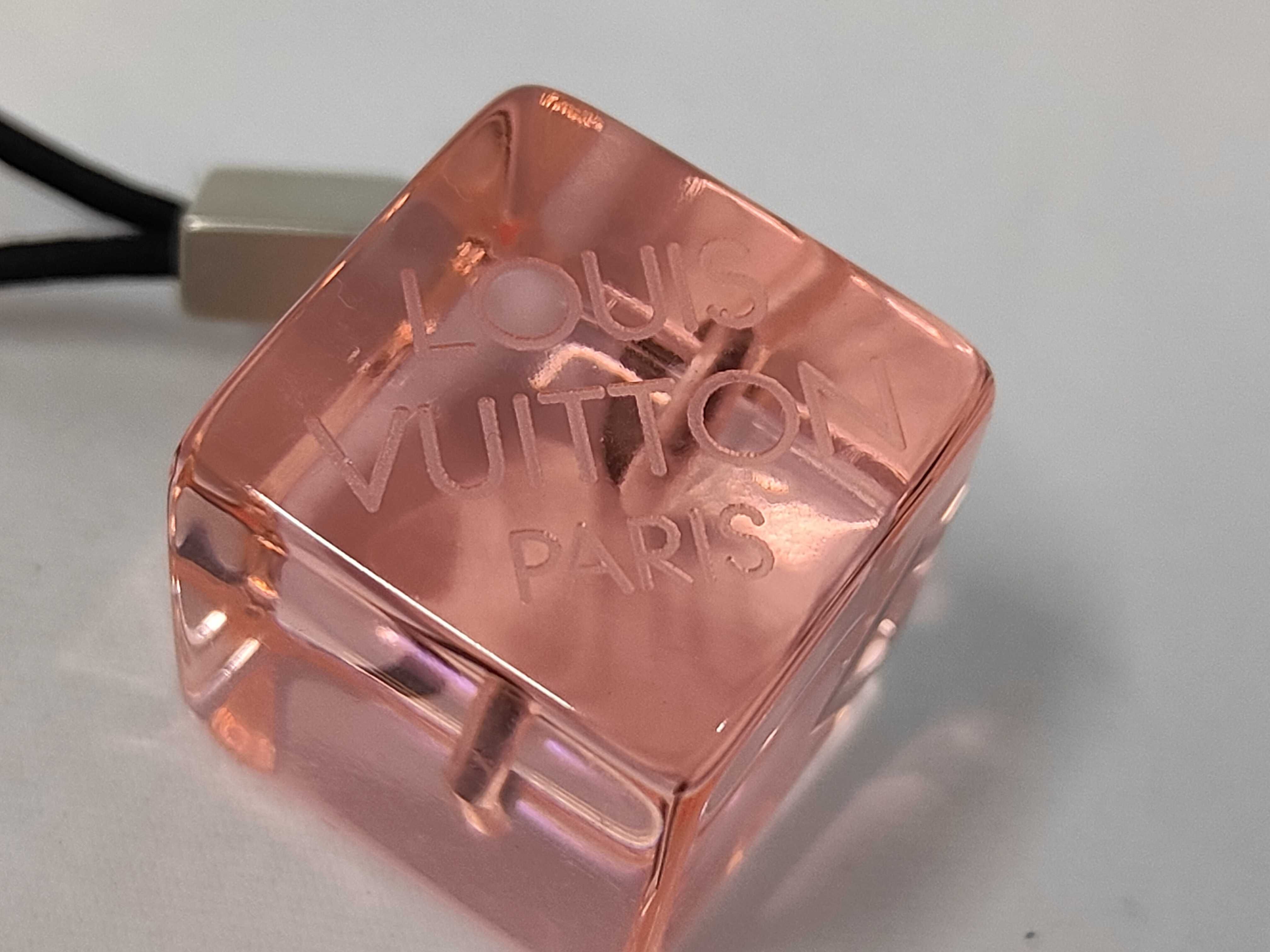 Model number unknown / Serial number unknown / Hair cube hair accessory — view 6