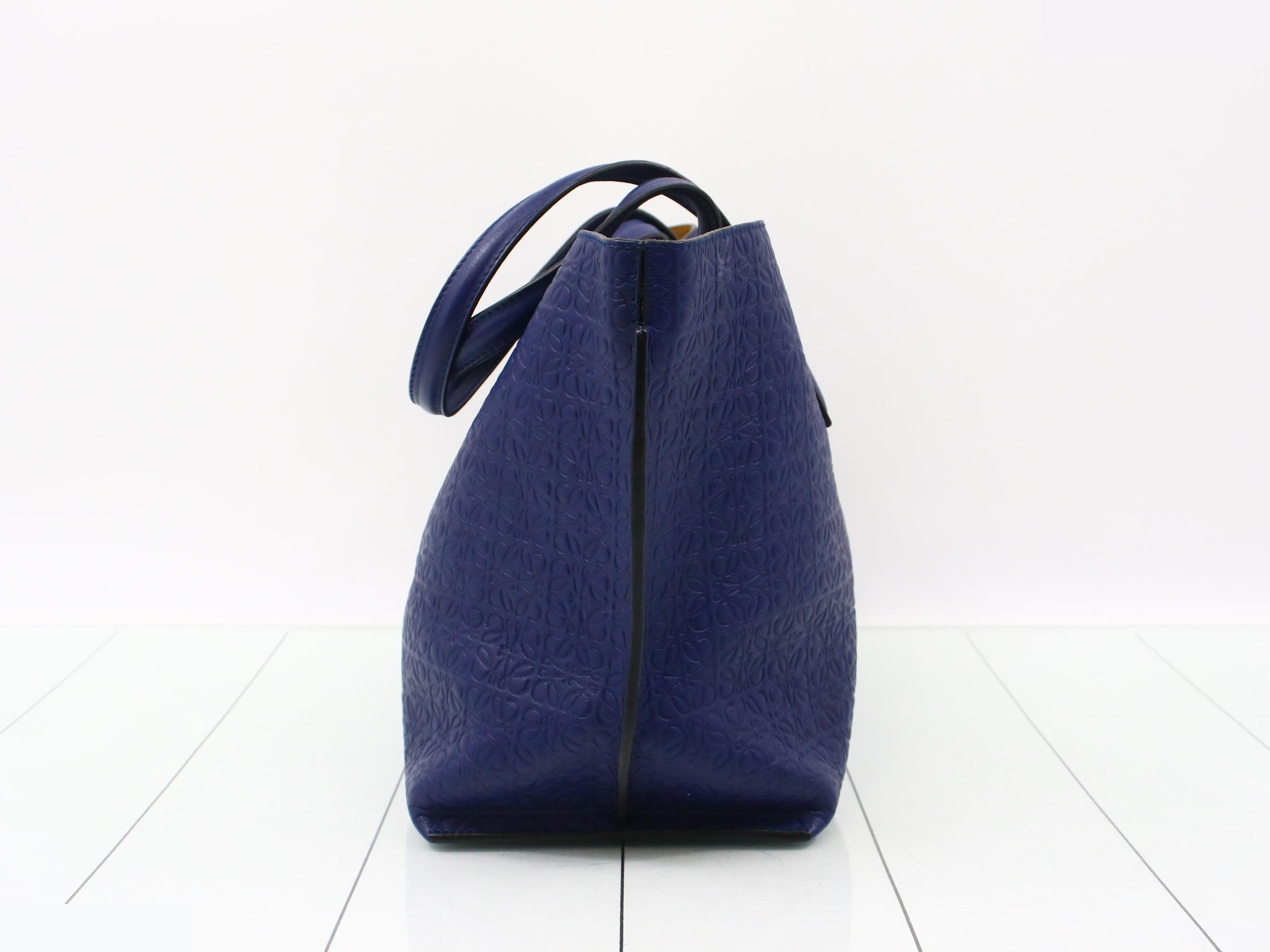 Calfskin Anagram Leather Navy — view 3