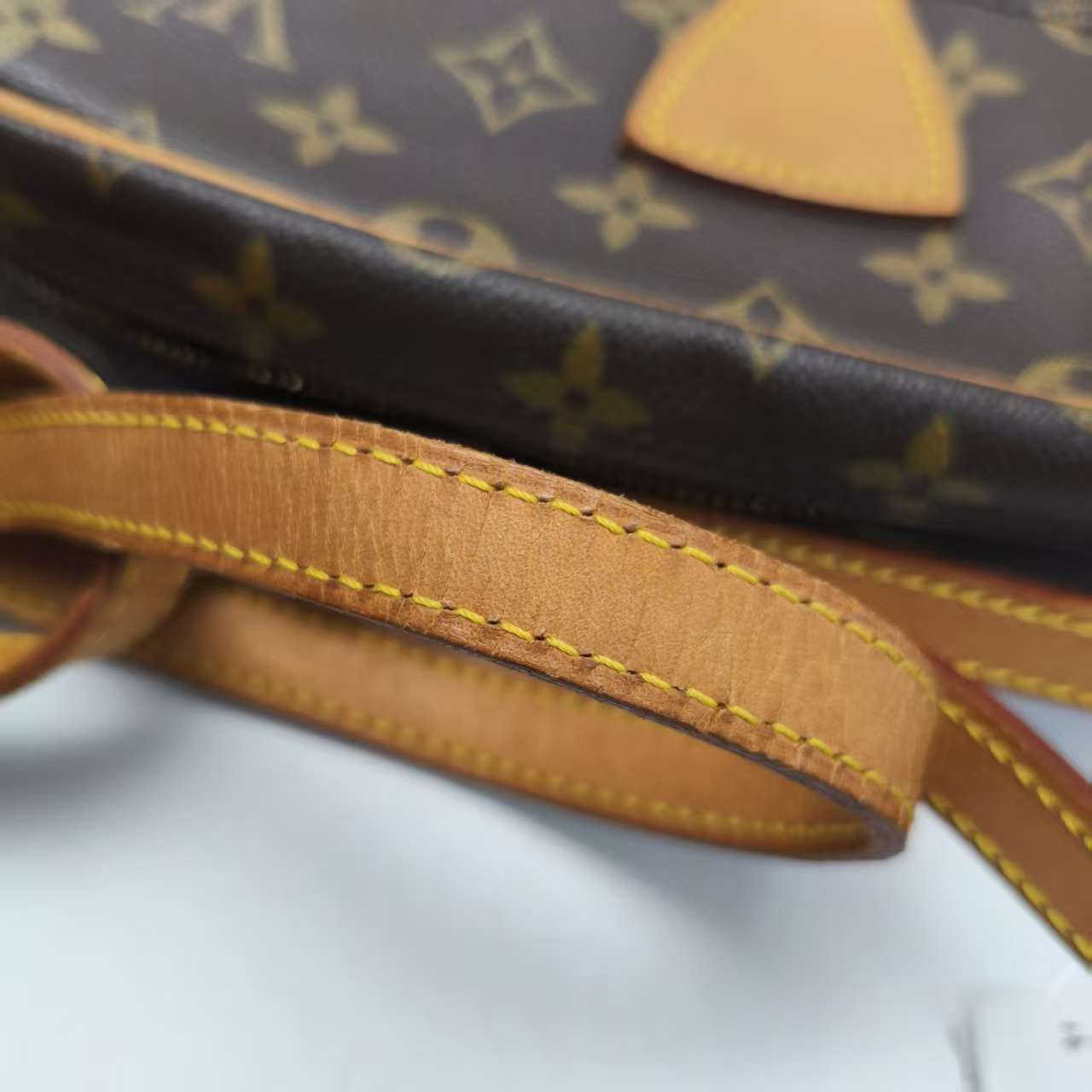 【*Shipped from: China*】LOUIS VUITTON Blois PU Shoulder Bag — view 13
