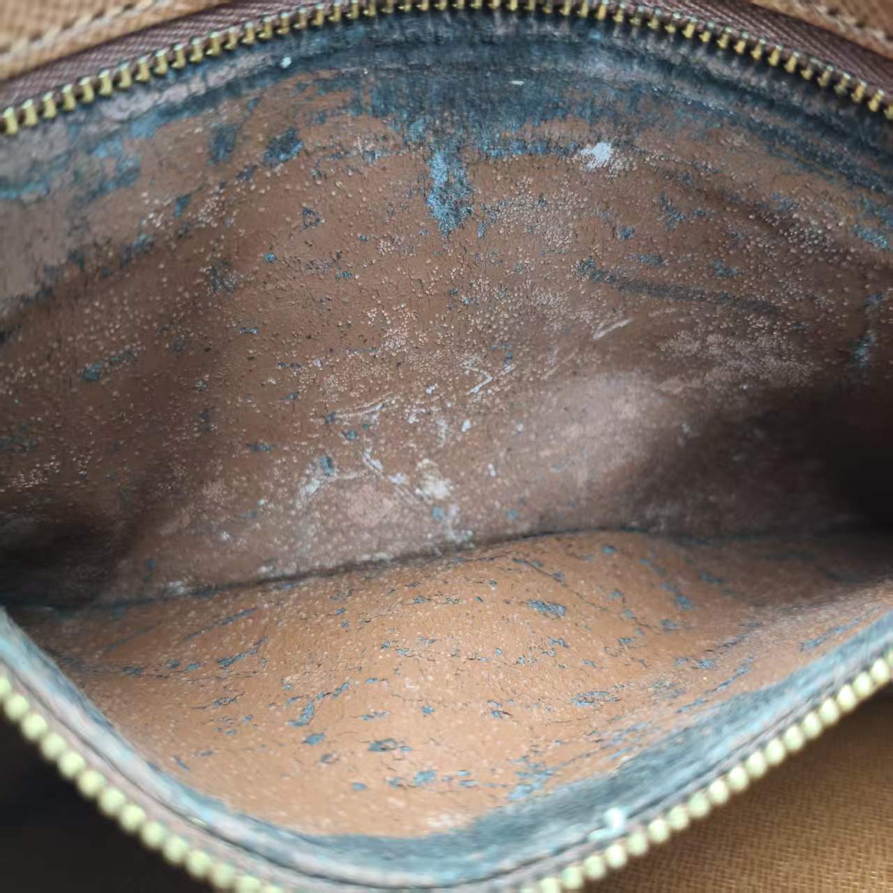 【*Shipped from: China*】LOUIS VUITTON Blois PU Shoulder Bag — view 7