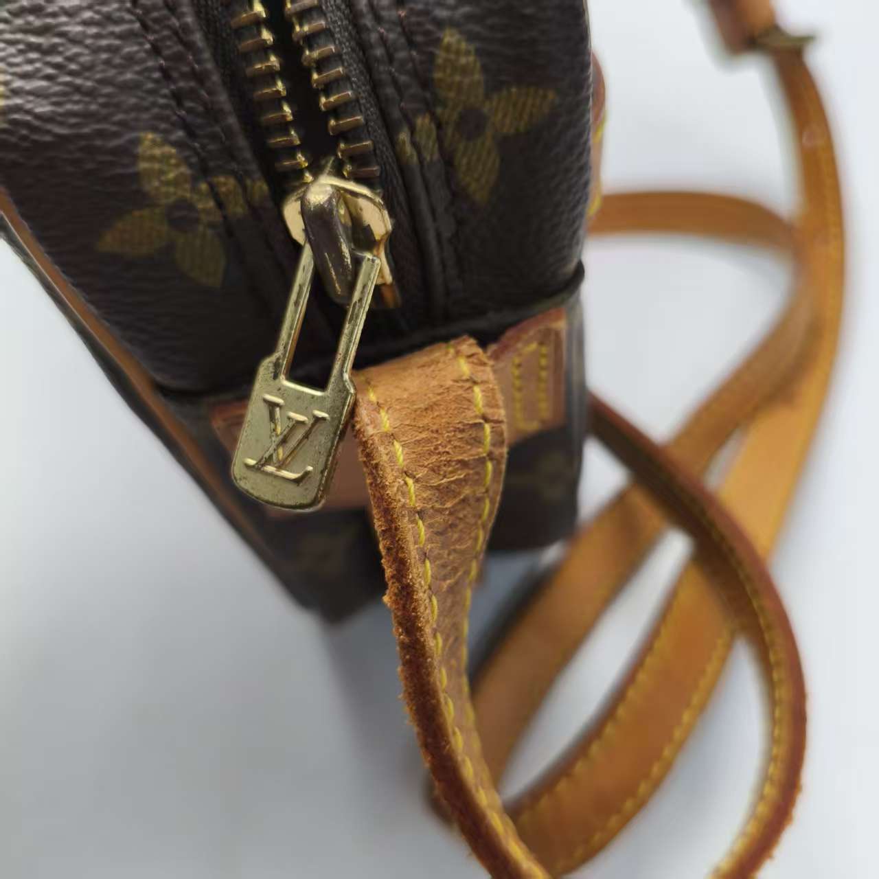 【*Shipped from: China*】LOUIS VUITTON Blois PU Shoulder Bag — view 10