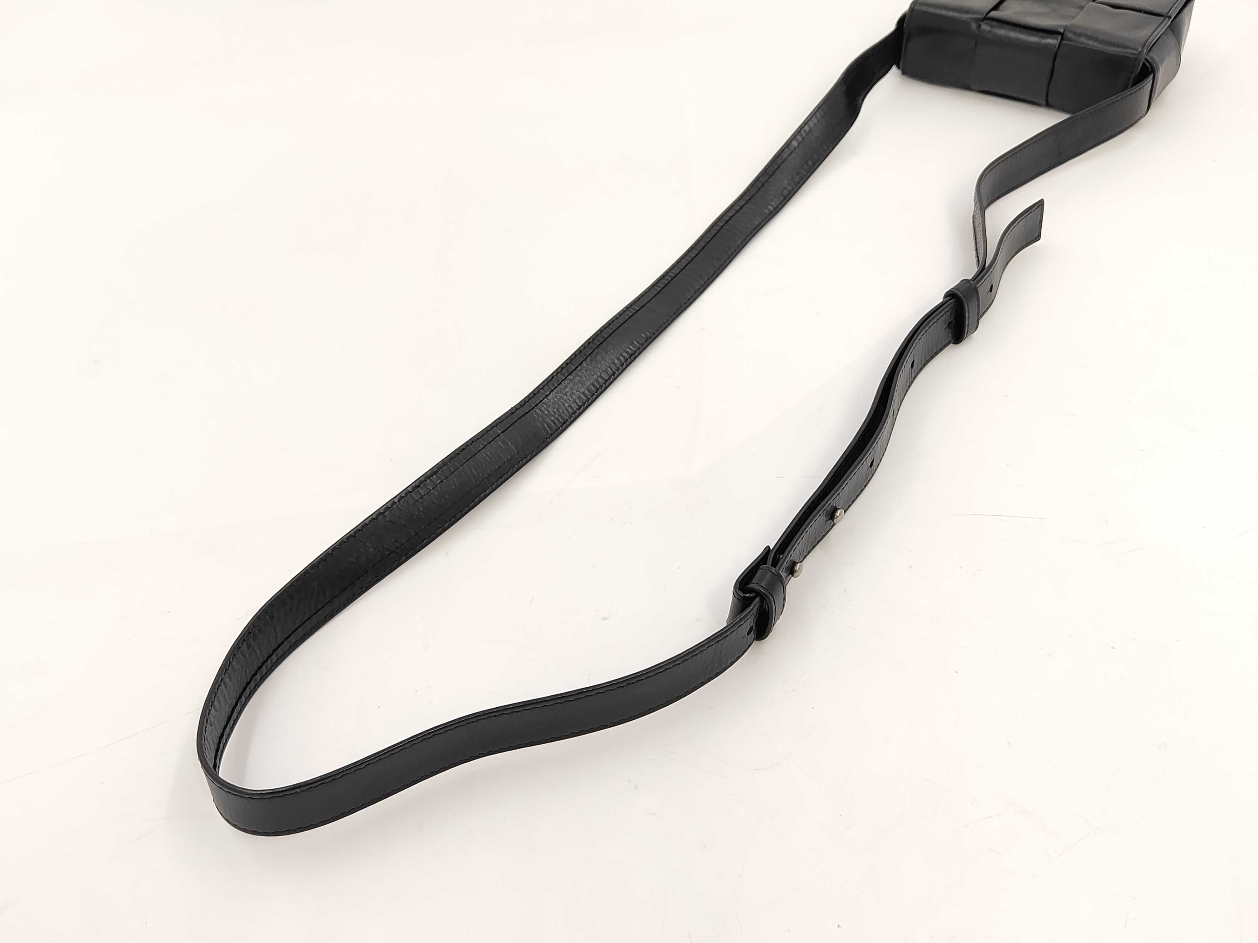 Intrecciato Bottega Maxi Intrecciato Candy Cassette Shoulder Bag — view 3