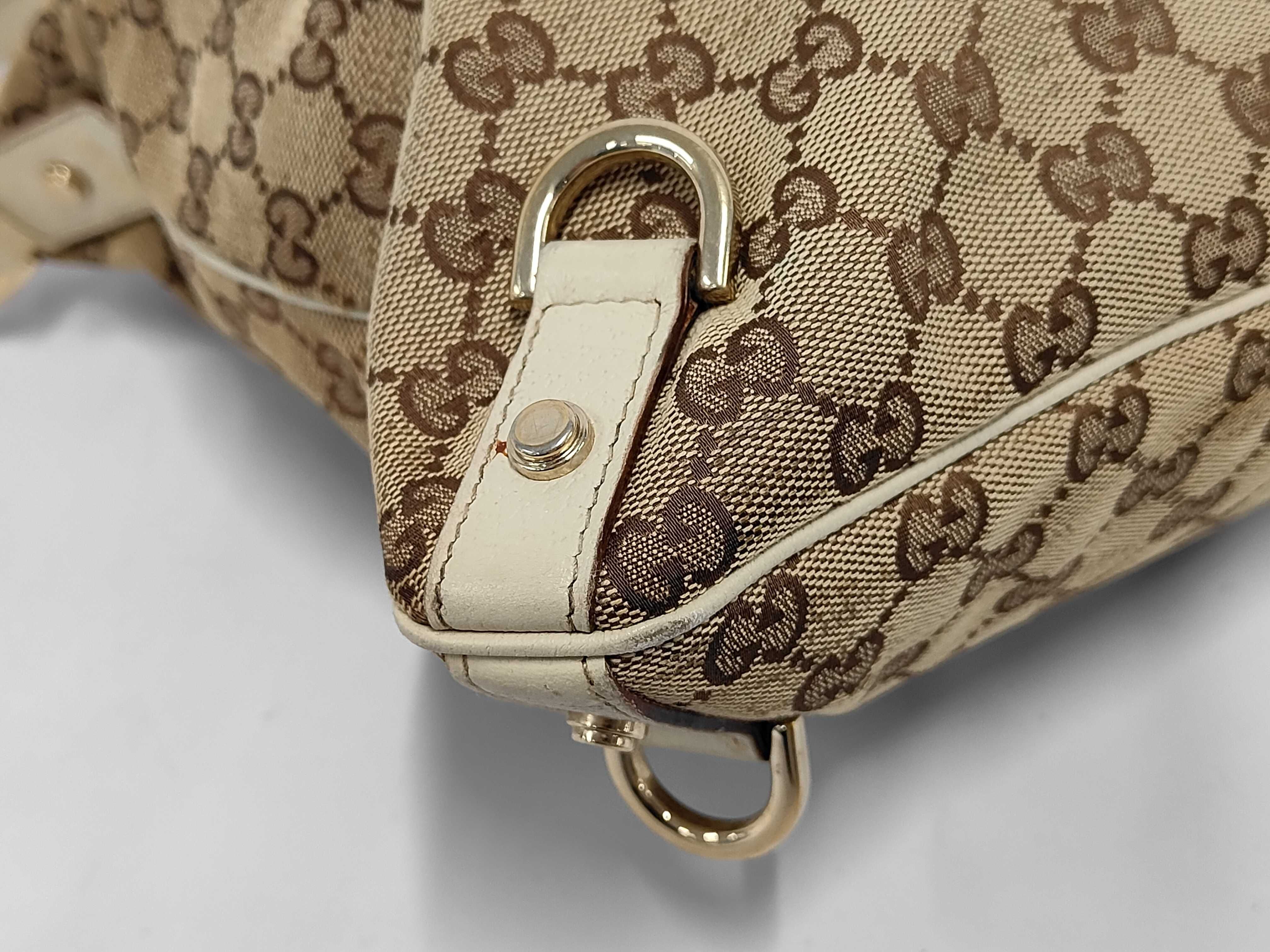 GG Canvas 131326 Shoulder Bag — view 4