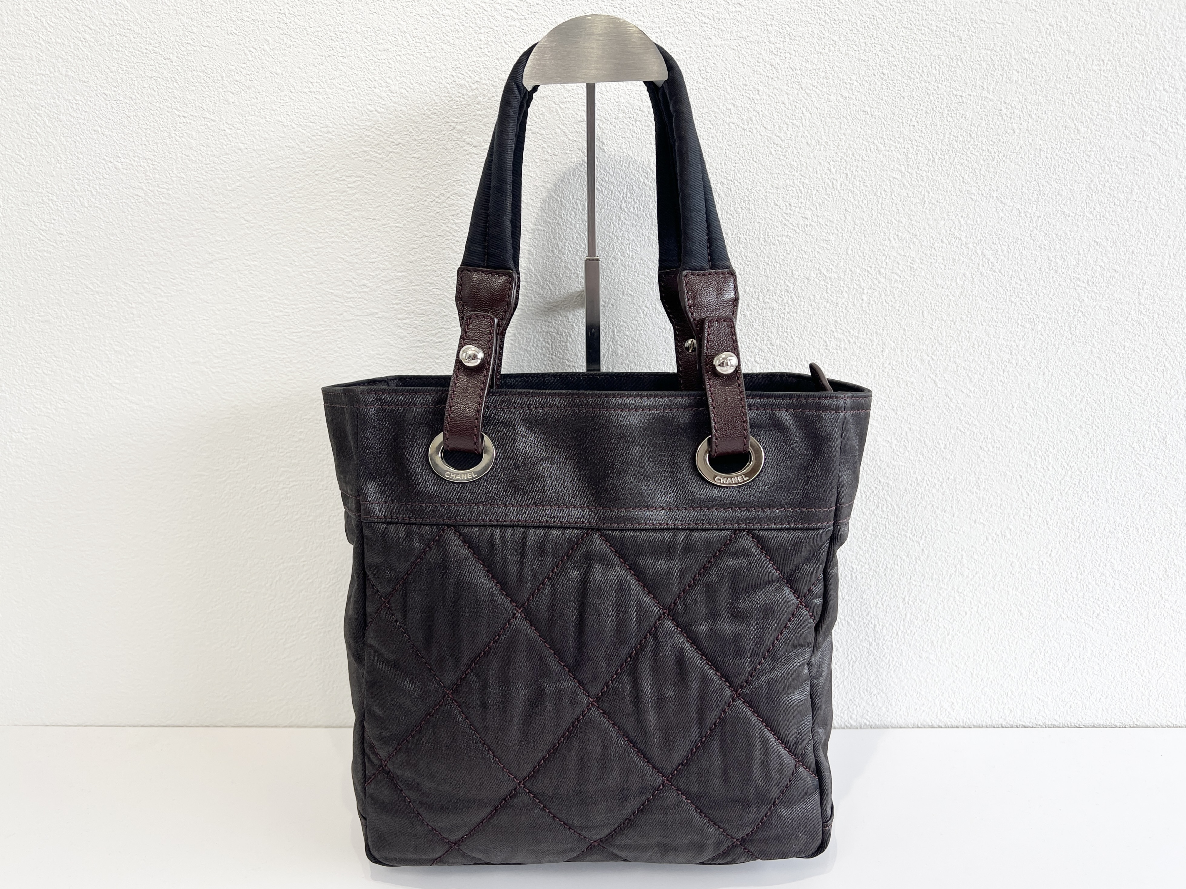 Paris Biarritz PM Matelassé Coco Mark Coco Charm Leather Brown Handbag (Serial Number 11) — view 2