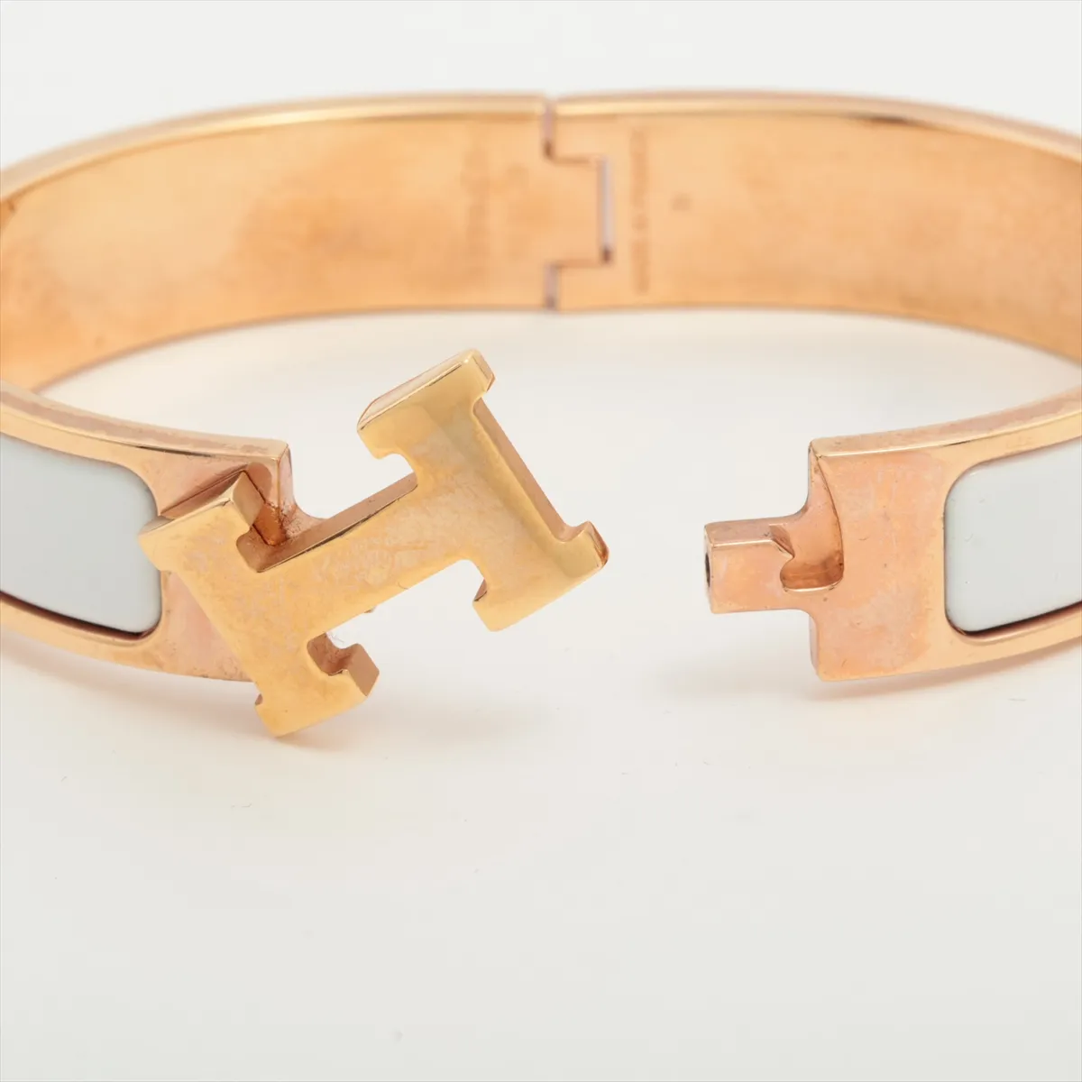 Click H Bangle Fan Bangle GP x Enamel Gold x White — view 5