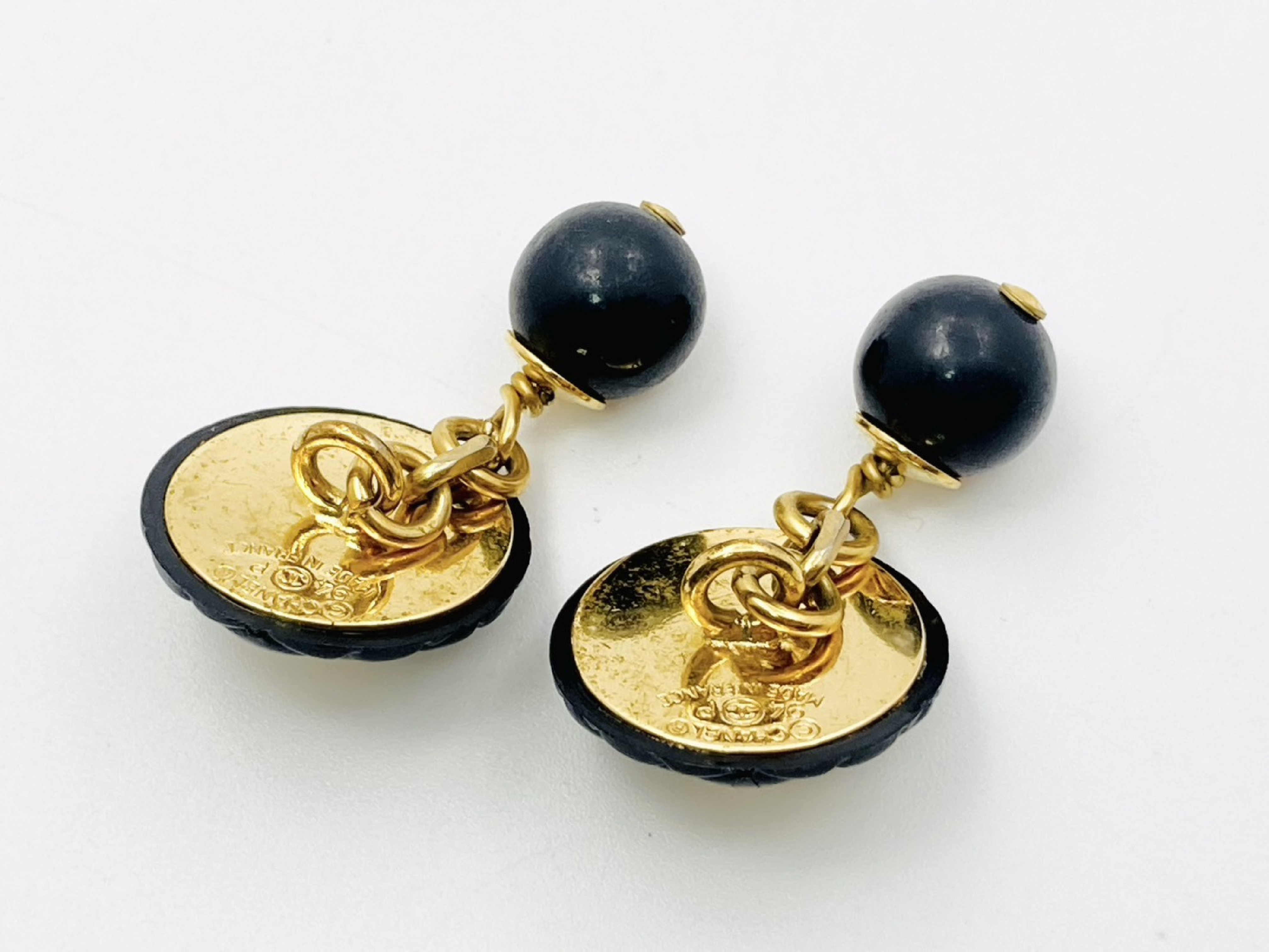 Coco Mark Matelassé Round Cufflinks 94P Resin Plastic Black x Gold Tie Clip/Cufflinks — view 2