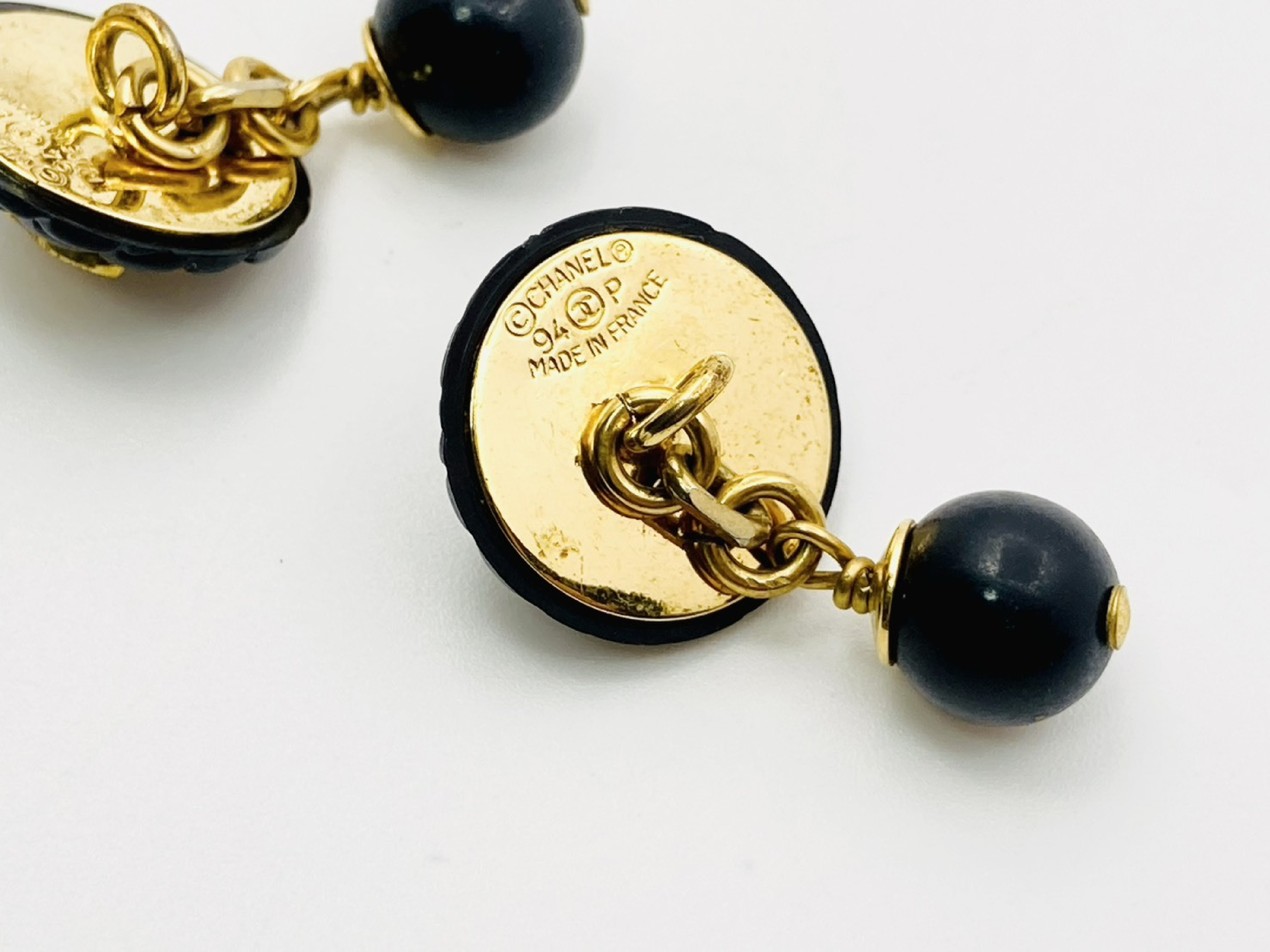 Coco Mark Matelassé Round Cufflinks 94P Resin Plastic Black x Gold Tie Clip/Cufflinks — view 3