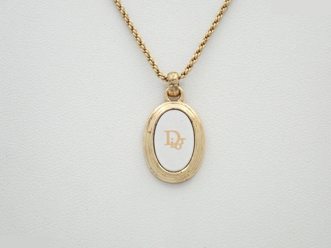 Other lines: Precious metals, necklaces, pendants, chain approximately 44cm