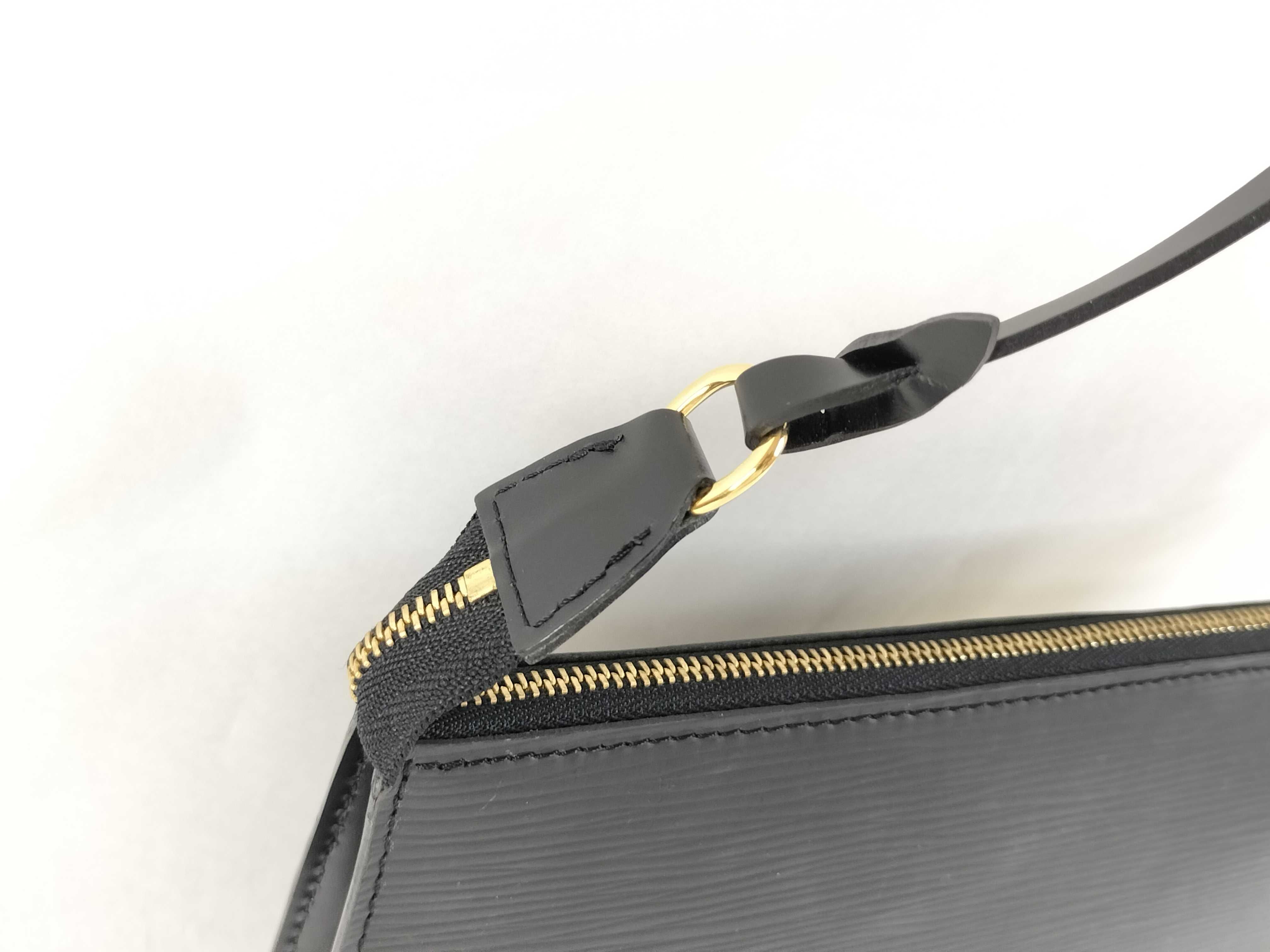 Epi LV Epi Pochette Accessoires M52942 AR1011 Handbag — view 3