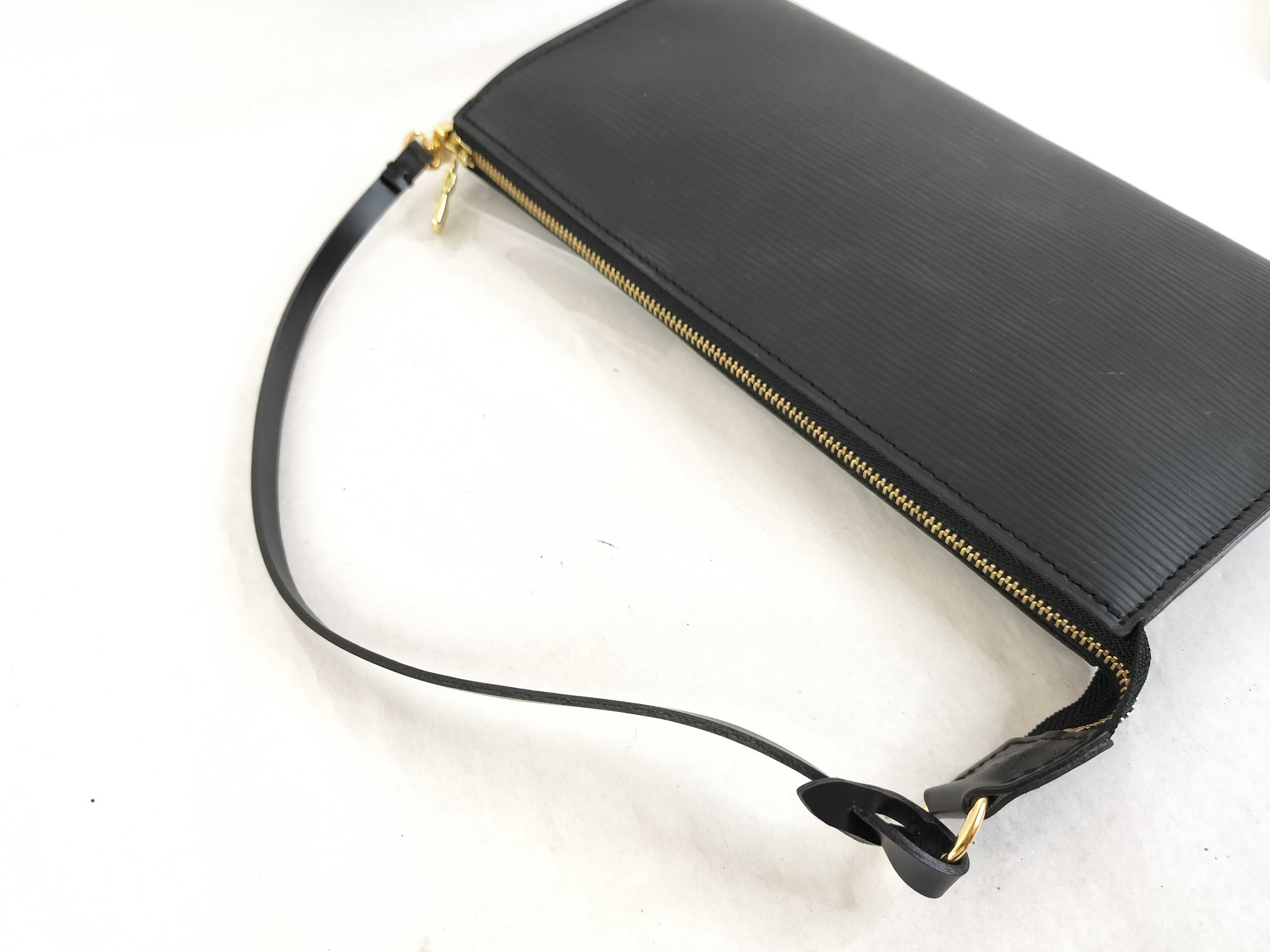 Epi LV Epi Pochette Accessoires M52942 AR1011 Handbag — view 6