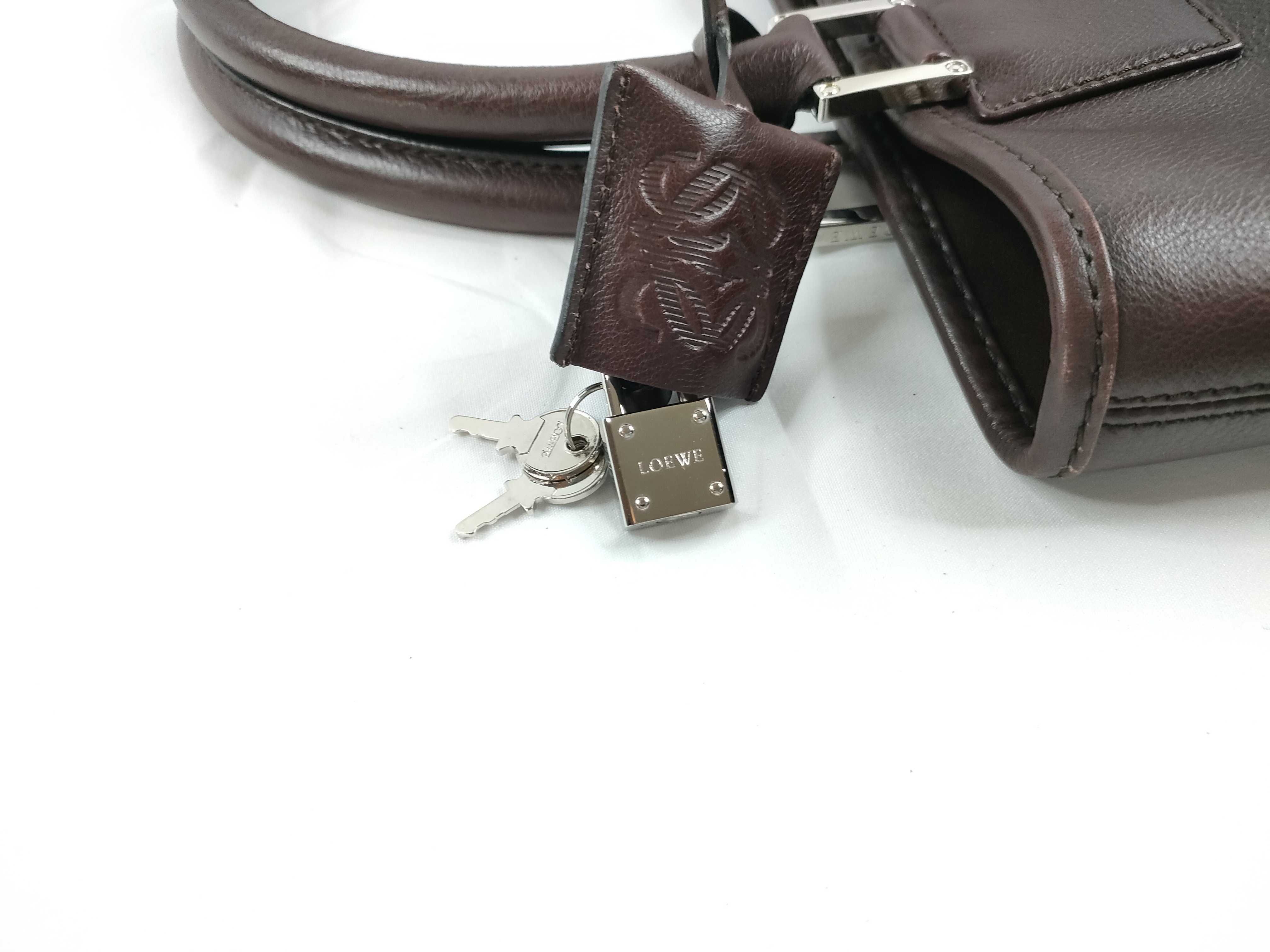 Chloe handbag, brown, with padlock and key holder. — view 8