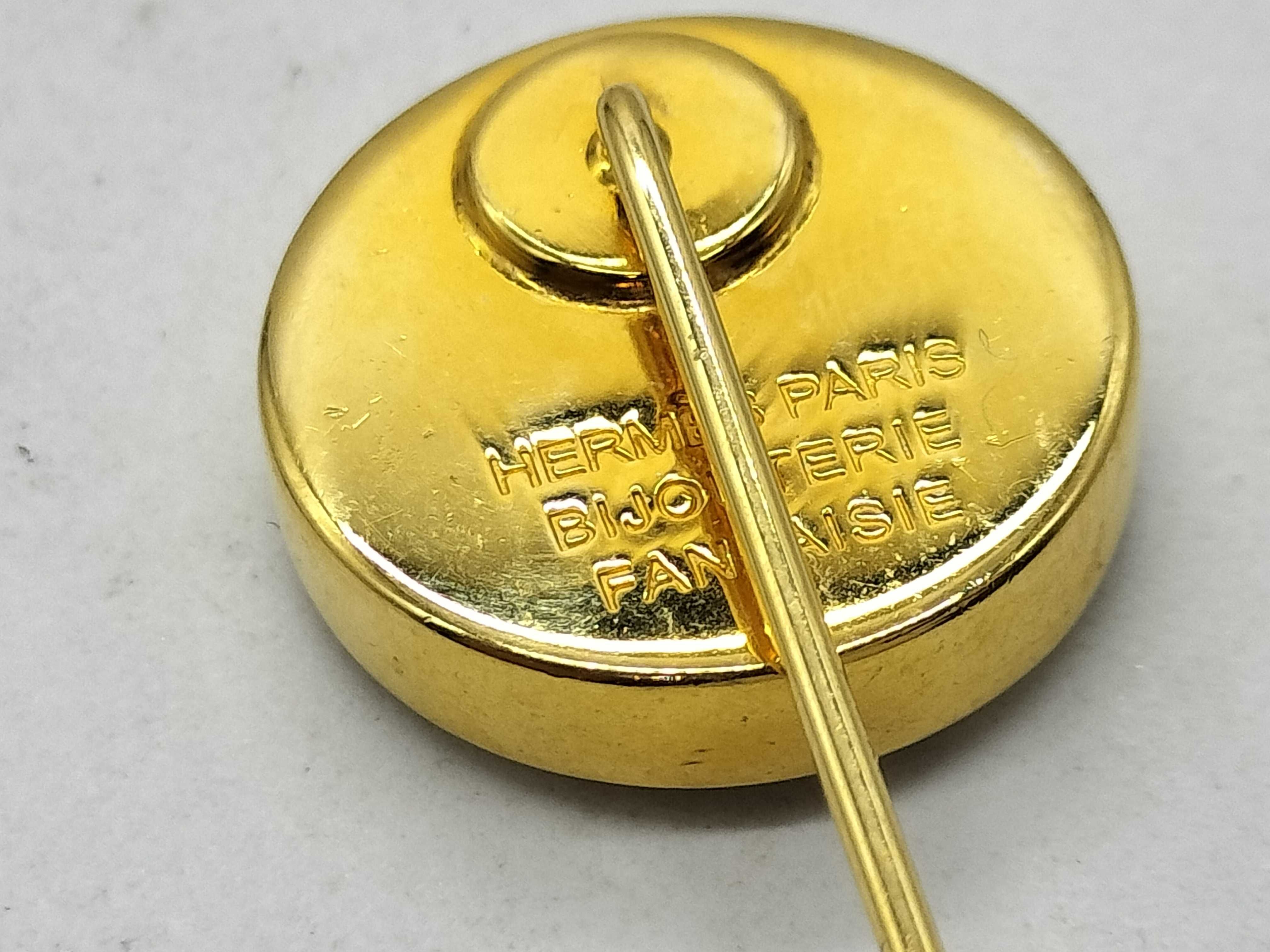 Corozo Pin Brooch — view 3